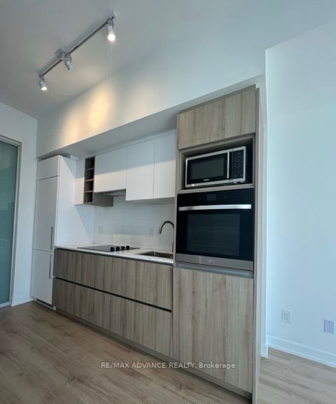 319 Jarvis Street 2701, Toronto, ON M5B 2C2 photo 5