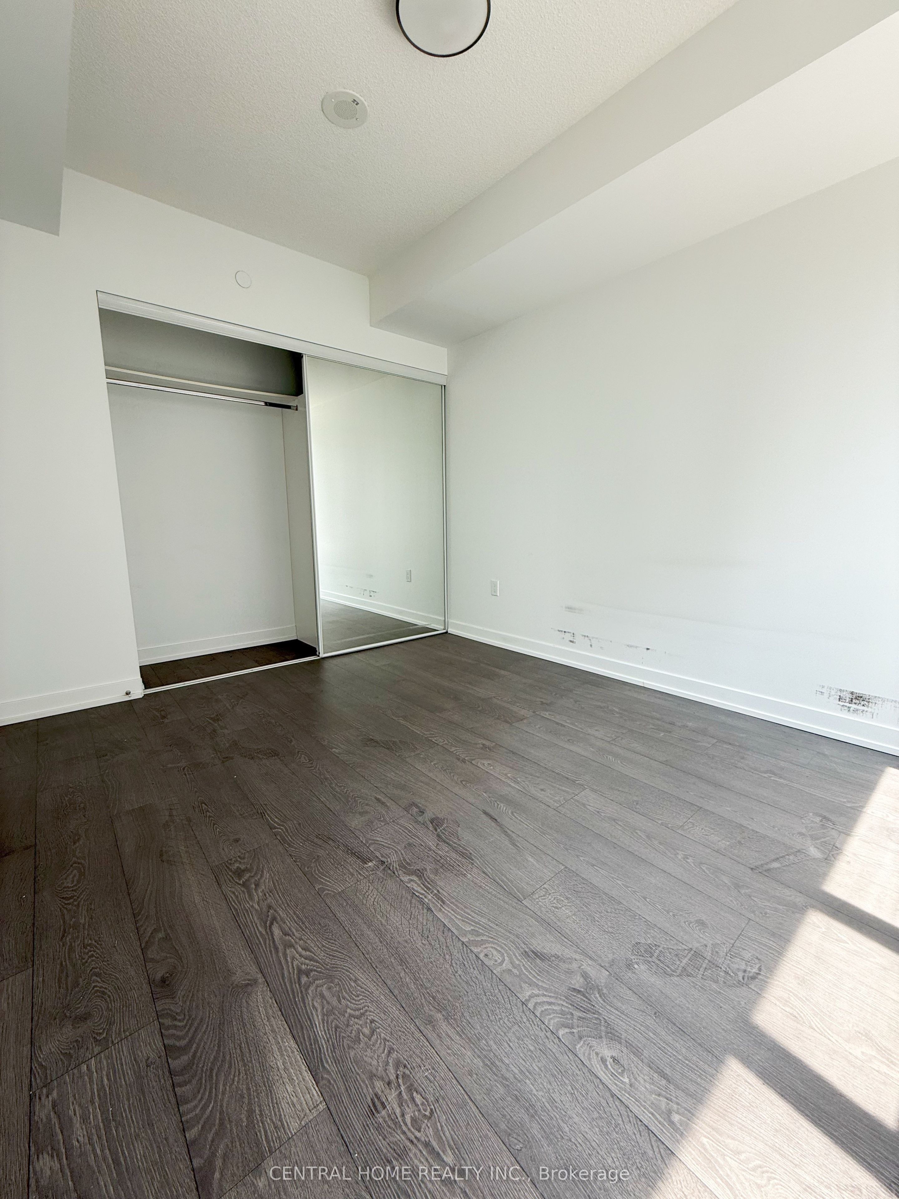 10 York Street 1509, Toronto, ON M5J 2L9 photo 5