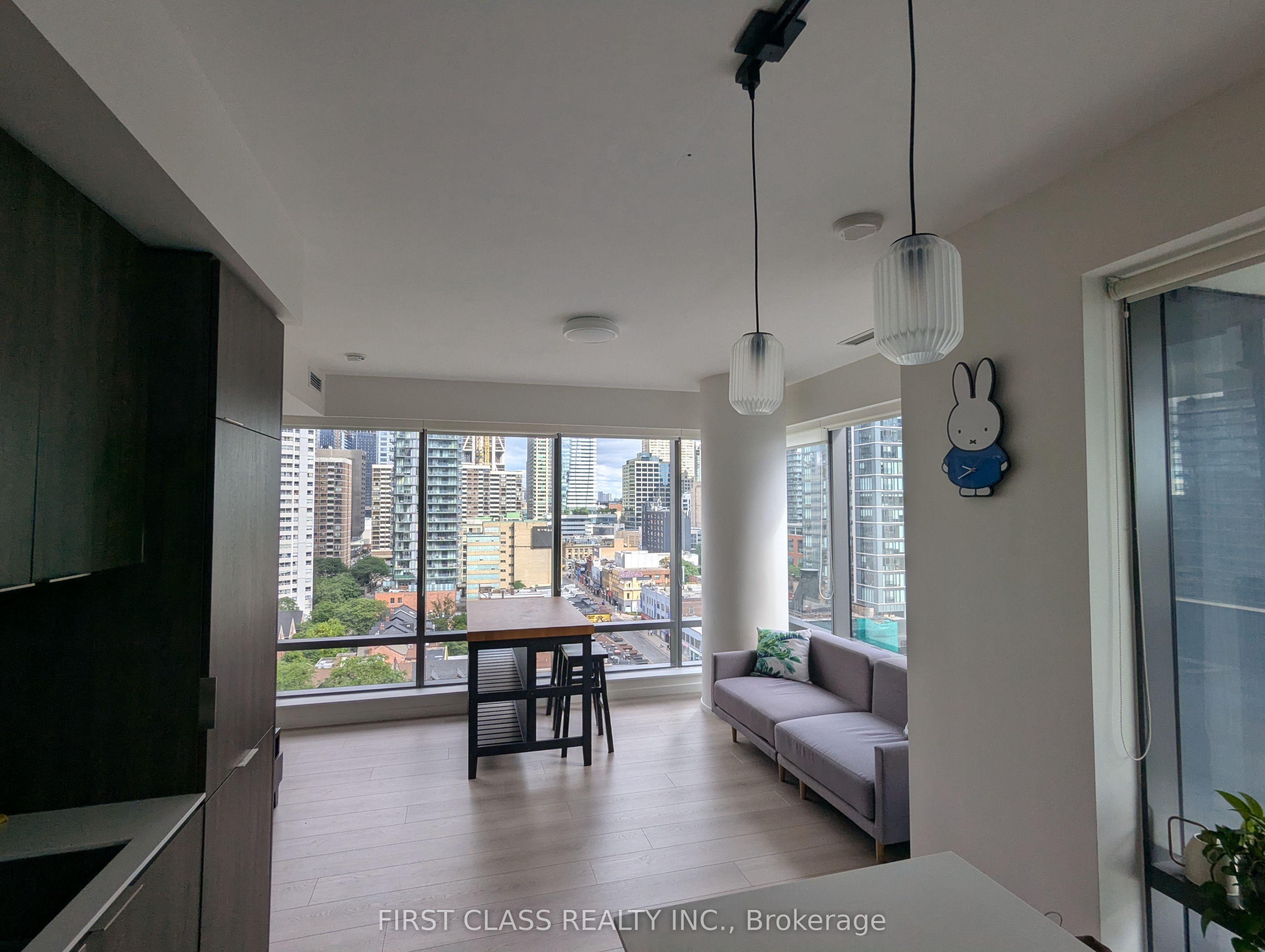5 St. Joseph Street 1210, Toronto, ON M4Y 0B6 photo 4