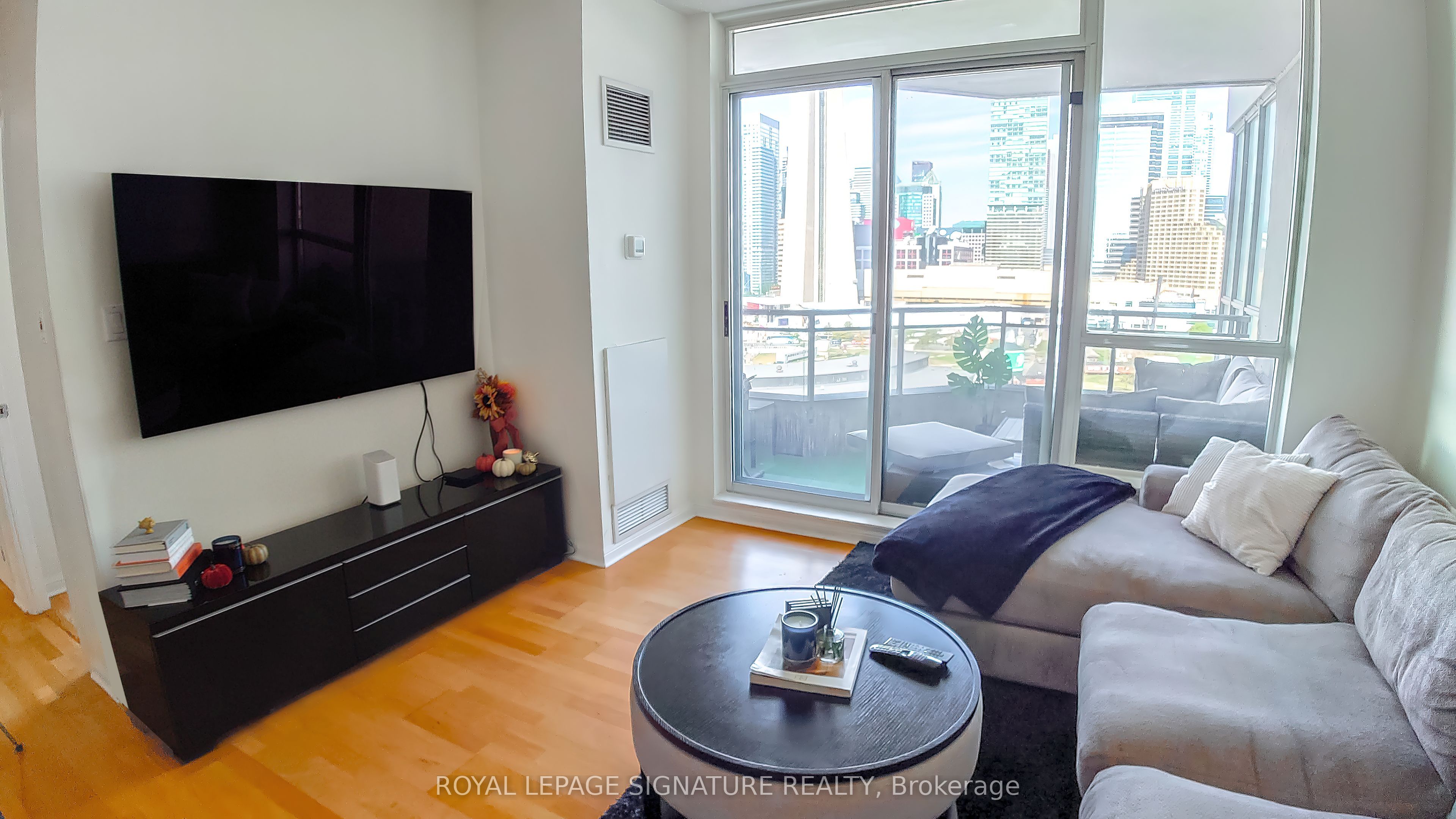 230 Queens Quay W 1726, Toronto, ON M5J 2Y7 photo 5