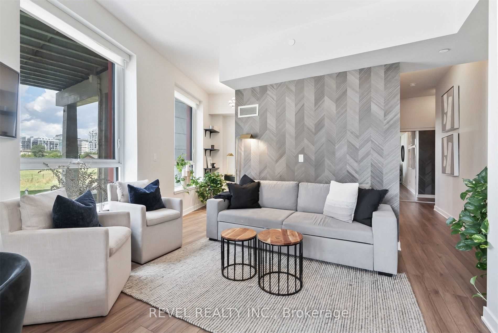 50 Bruyeres Mews 215, Toronto, ON M5V 0H8