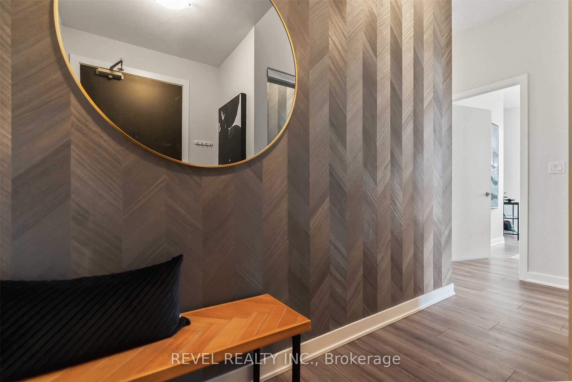 50 Bruyeres Mews 215, Toronto, ON M5V 0H8 photo 3