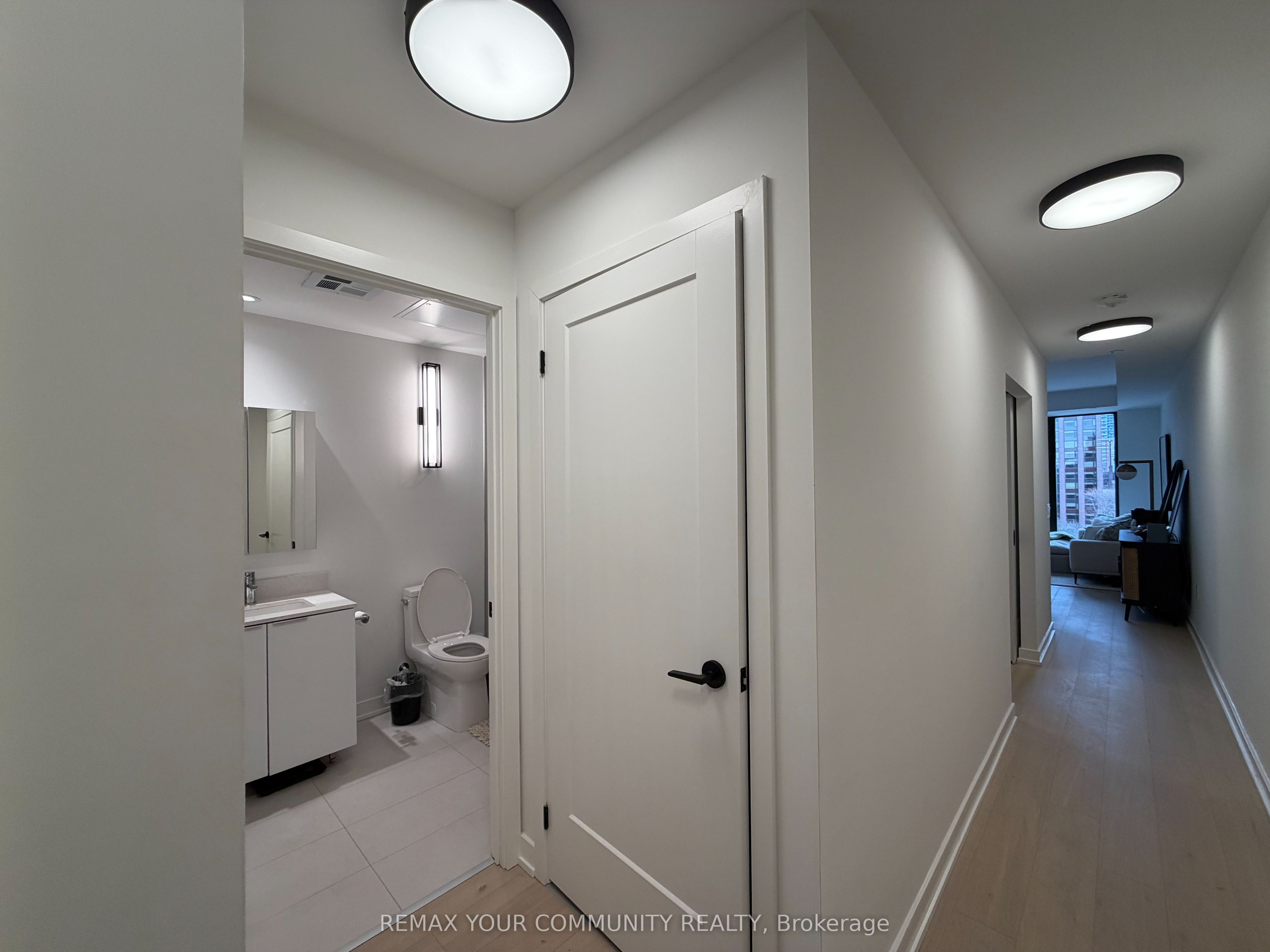 123 Portland Street 804, Toronto, ON M5V 0V9 photo 4