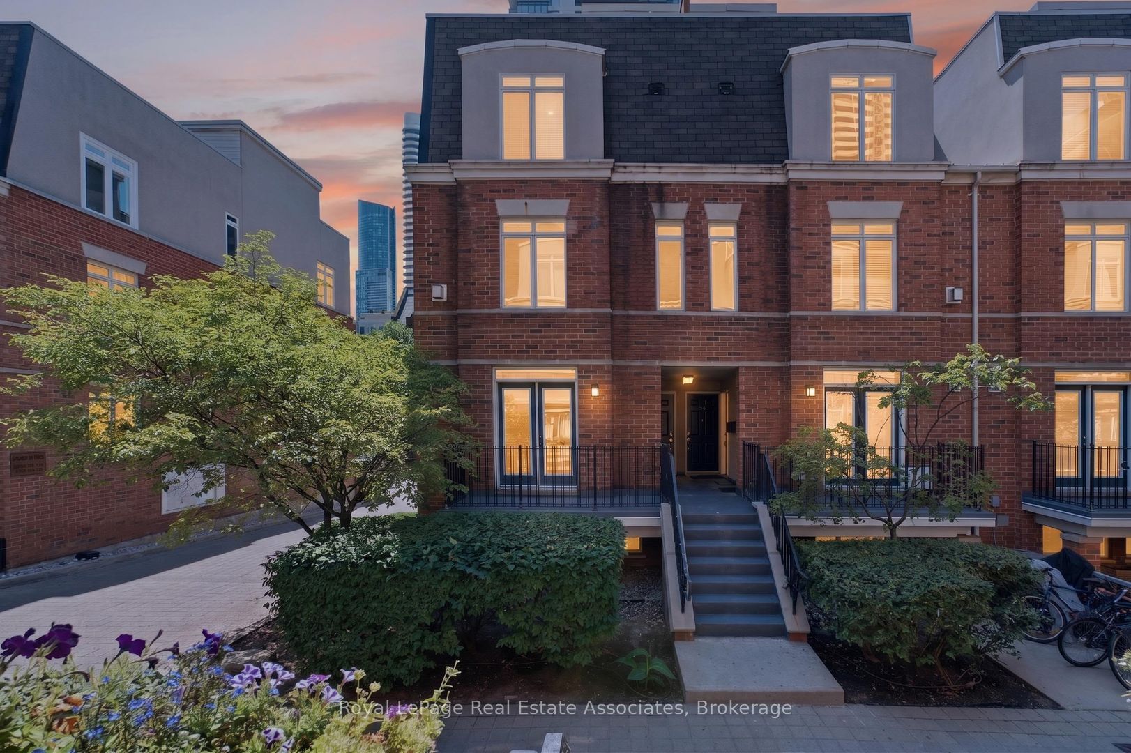 415 Jarvis Street 206, Toronto, ON M4Y 3C1