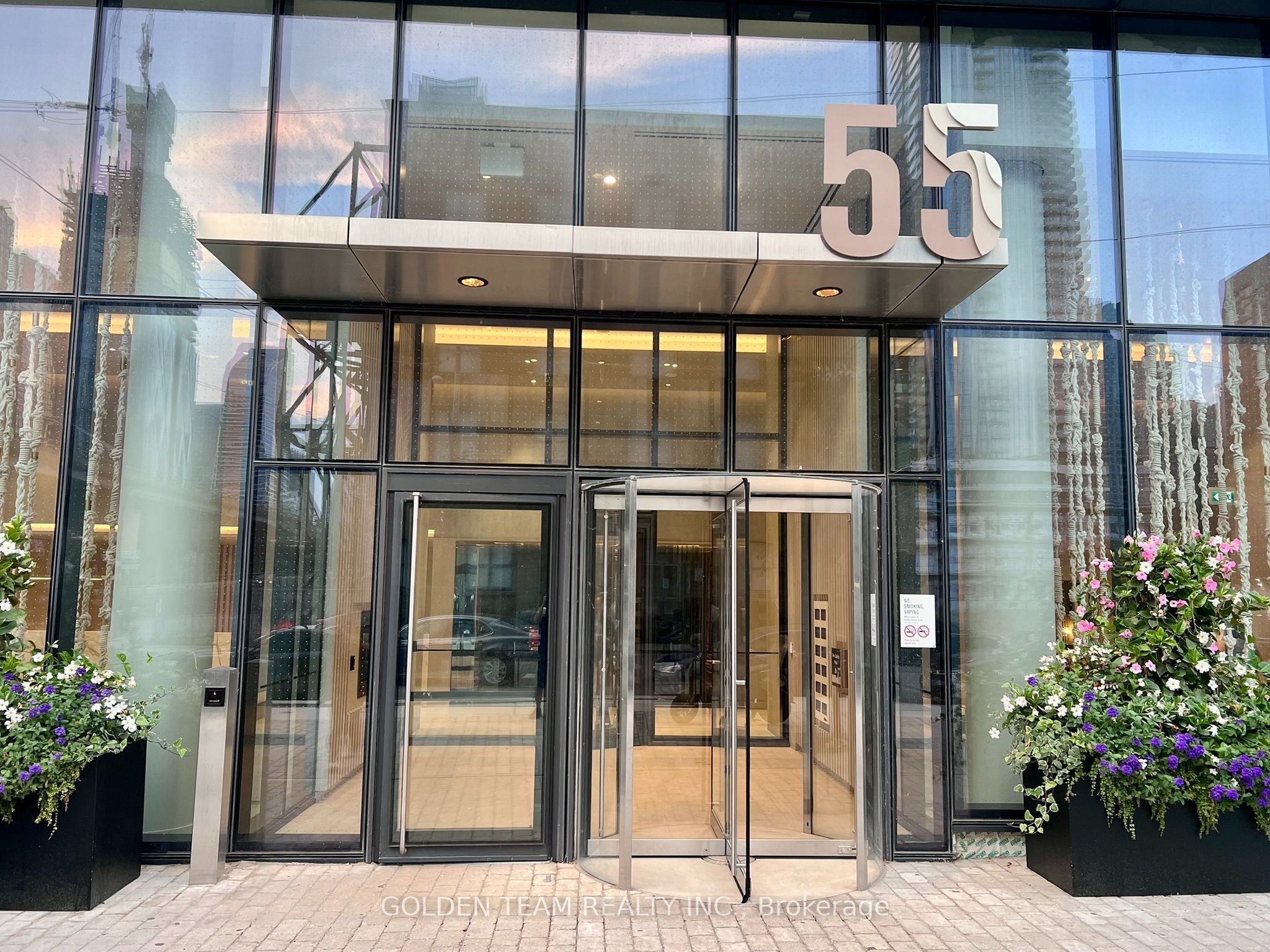 55 Cooper Street 3712, Toronto, ON M5E 0G1 photo 2