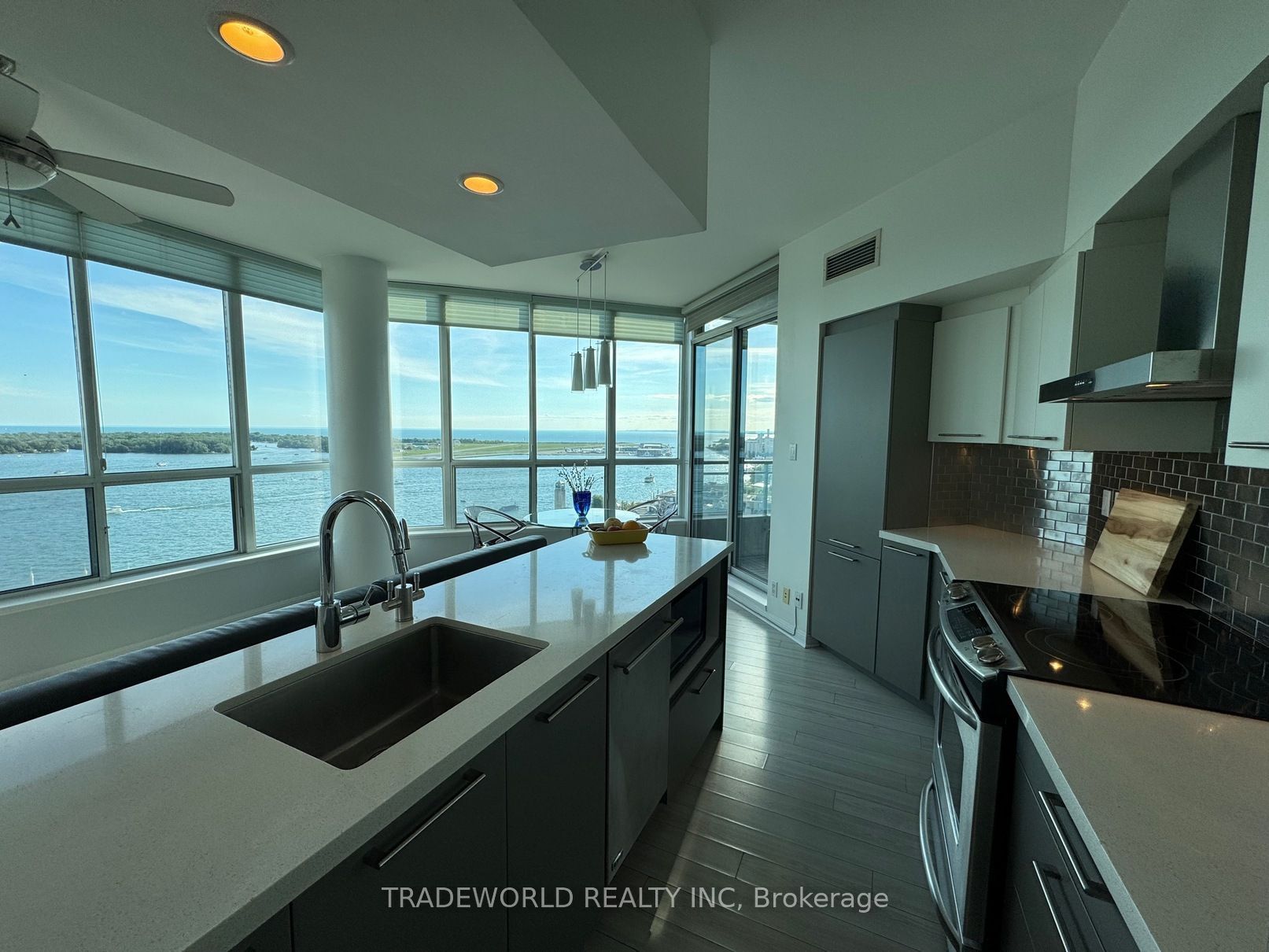 228 Queens Quay W 2308, Toronto, ON M5J 2X1 photo 4