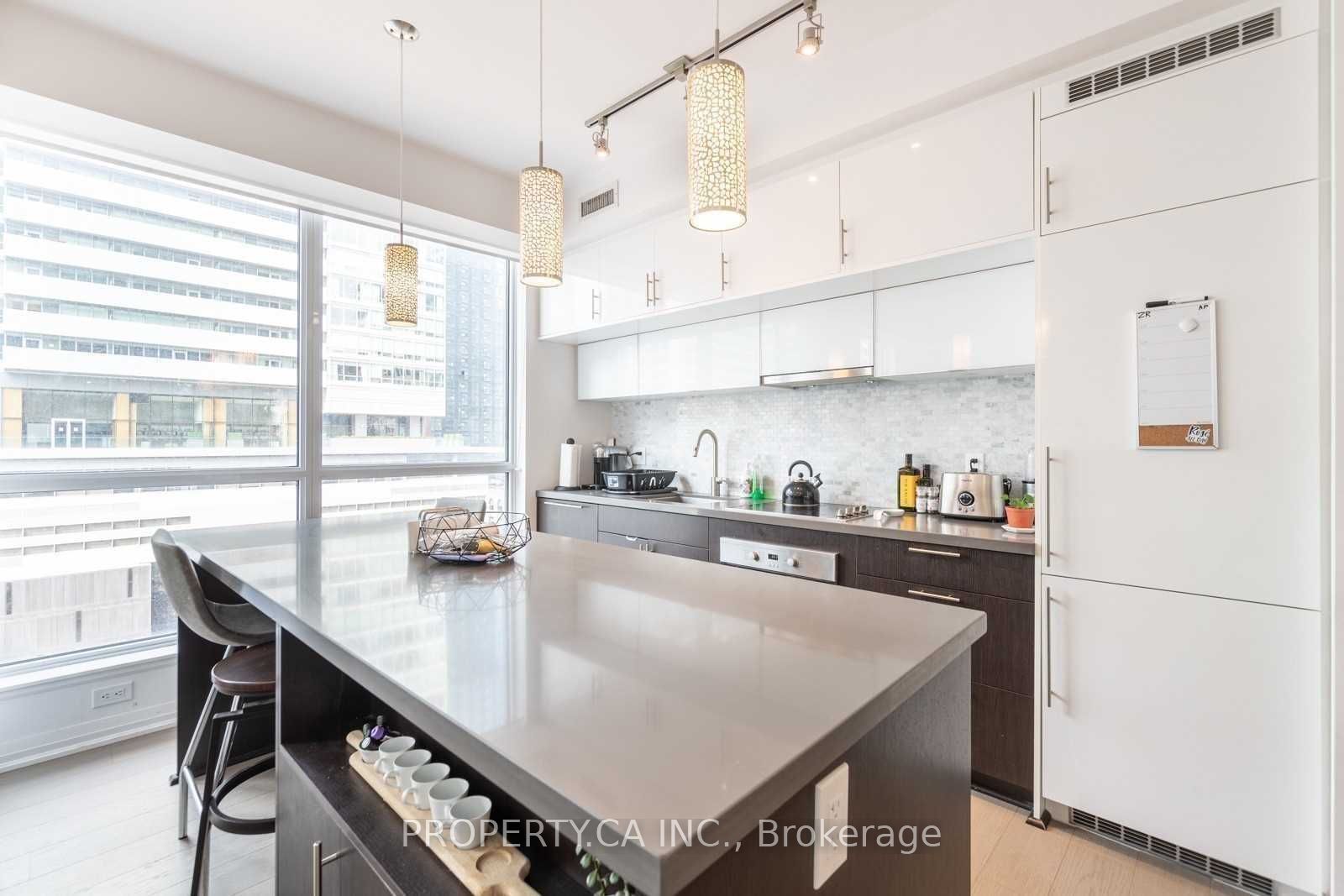 8 Mercer Street 911, Toronto, ON M5V 0C4