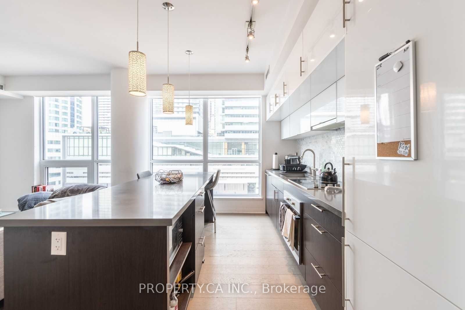 8 Mercer Street 911, Toronto, ON M5V 0C4 photo 3