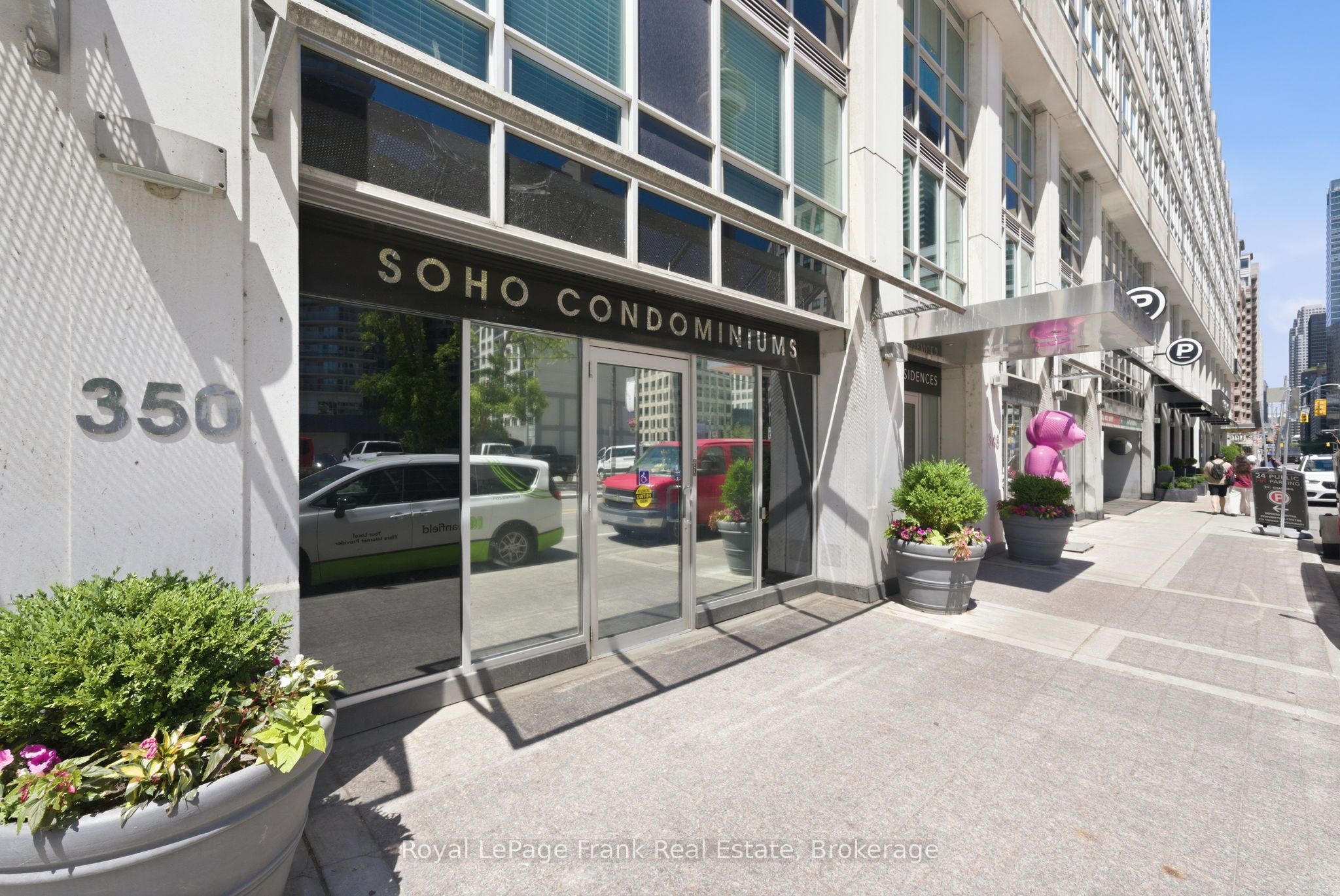 350 Wellington Street W M24, Toronto, ON M5V 3W9