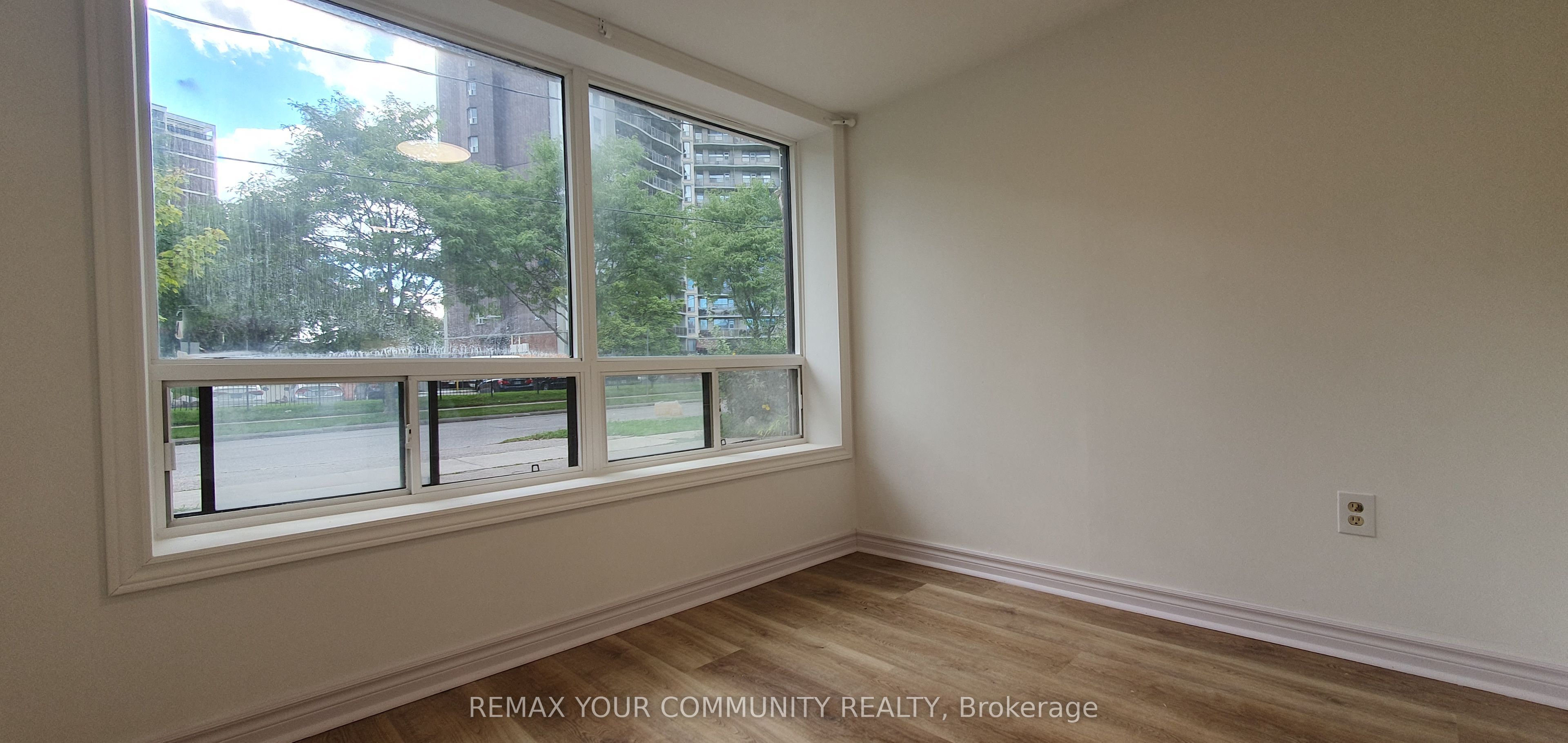 2 Lisburn Crescent, Toronto, ON M2J 2Z5 photo 2
