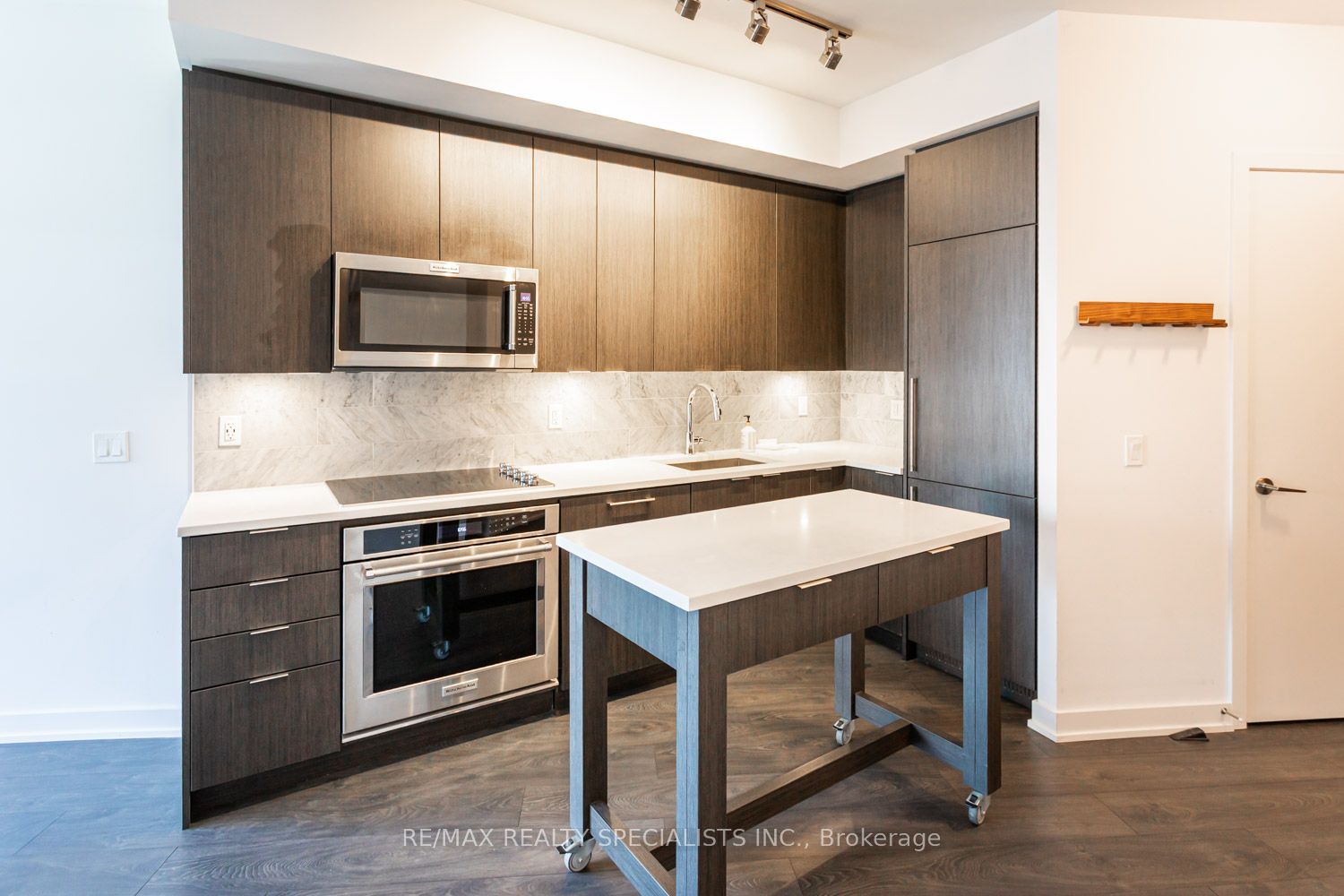 38 Iannuzzi Street 540, Toronto, ON M5V 0S2 photo 5
