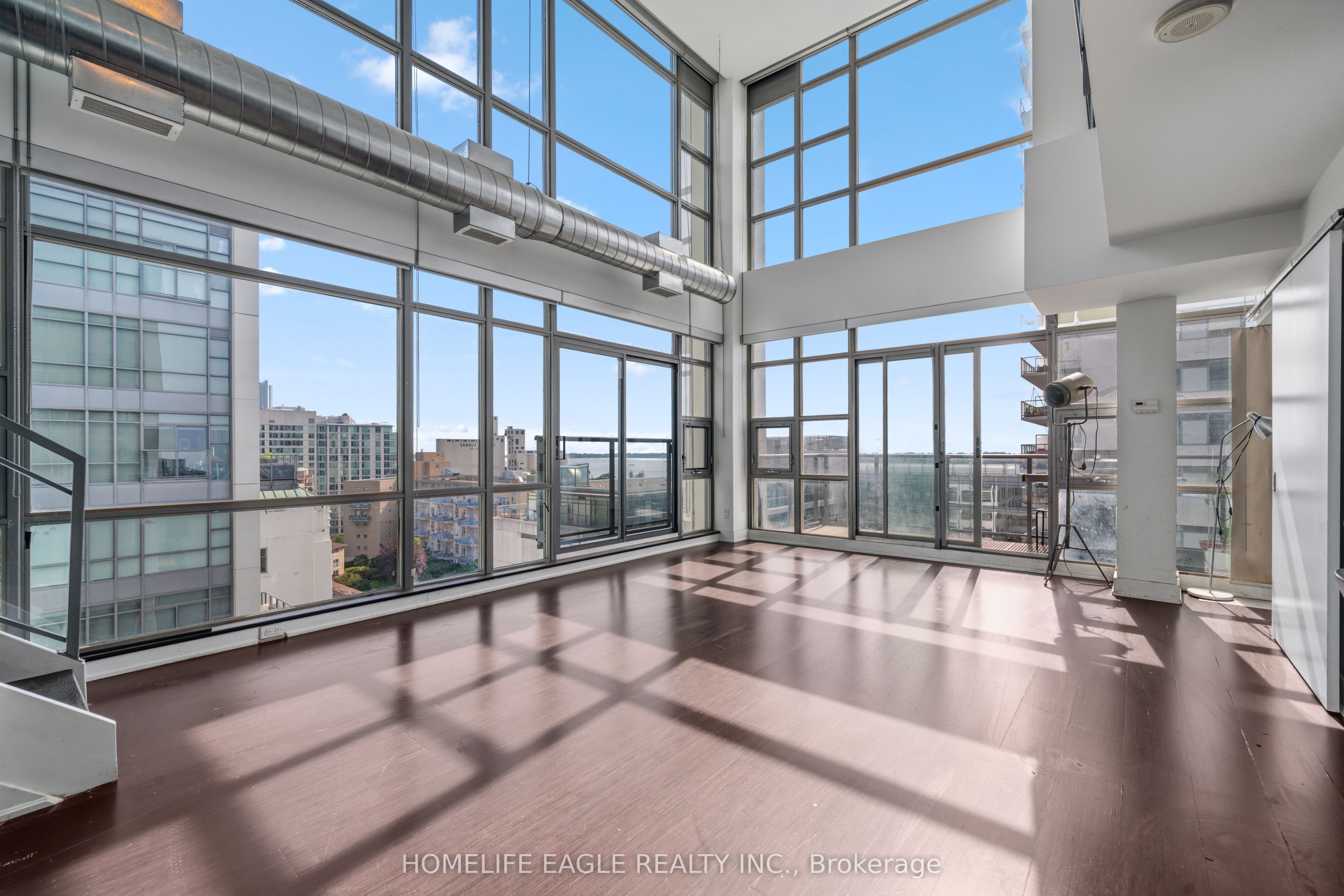 637 Lake Shore Boulevard W 805, Toronto, ON M5V 3J6 photo 3