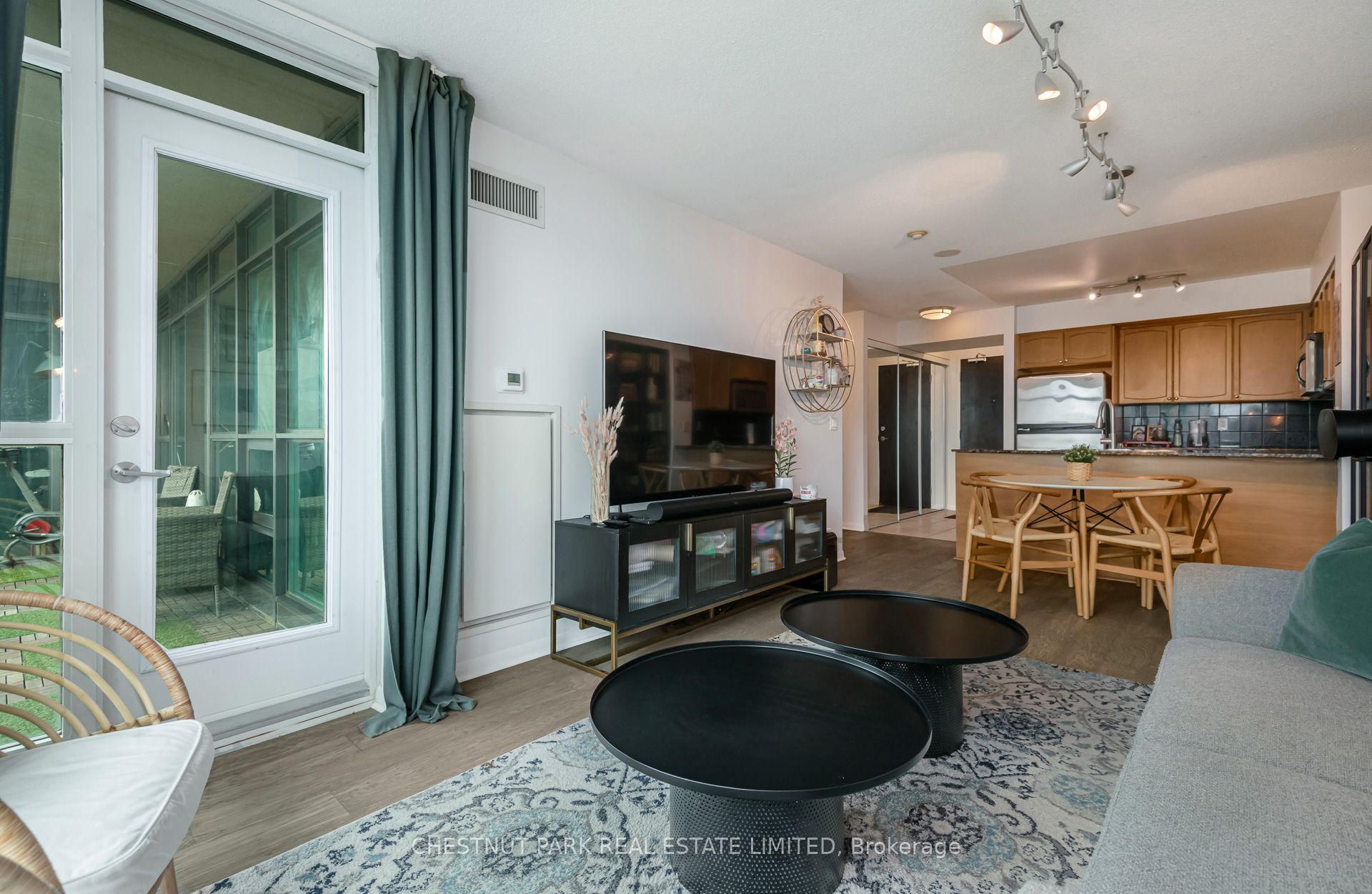231 Fort York Boulevard 1110, Toronto, ON M5V 1B2 photo 4