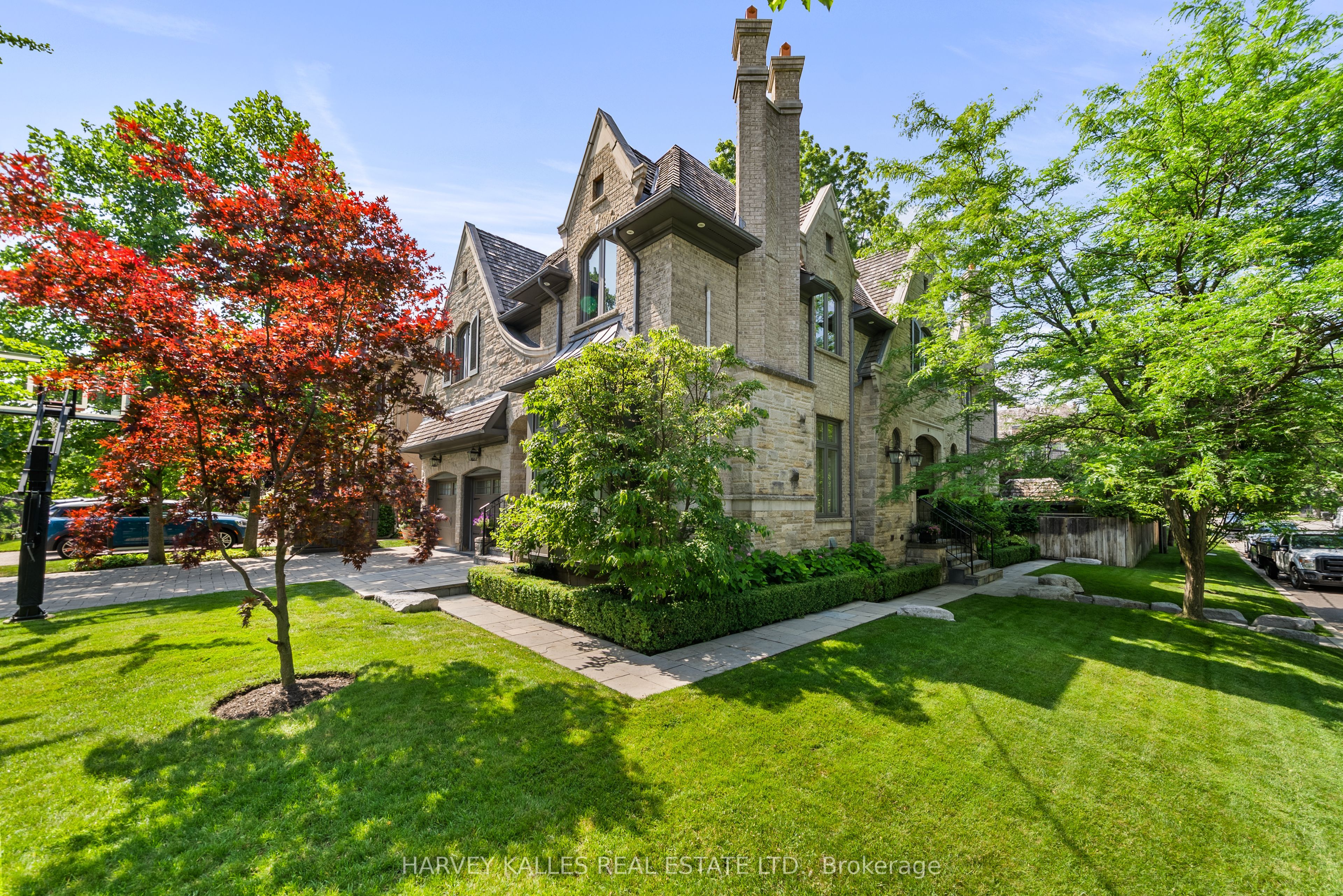 6 Vesta Drive, Toronto, ON M5P 2Z3 photo 2
