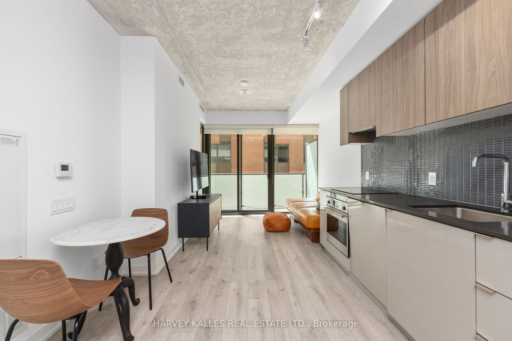 161 Roehampton Avenue 523, Toronto, ON M4P 0C8 photo 2