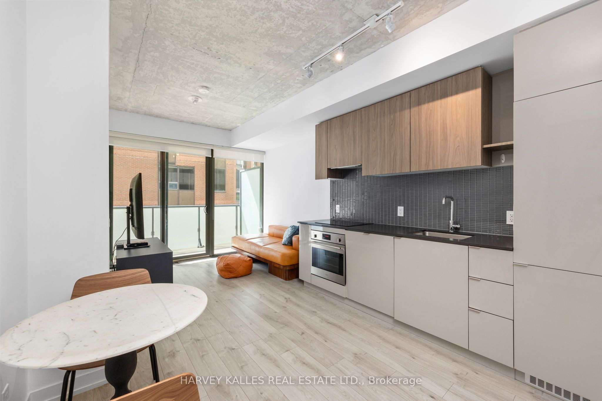 161 Roehampton Avenue 523, Toronto, ON M4P 0C8 photo 3