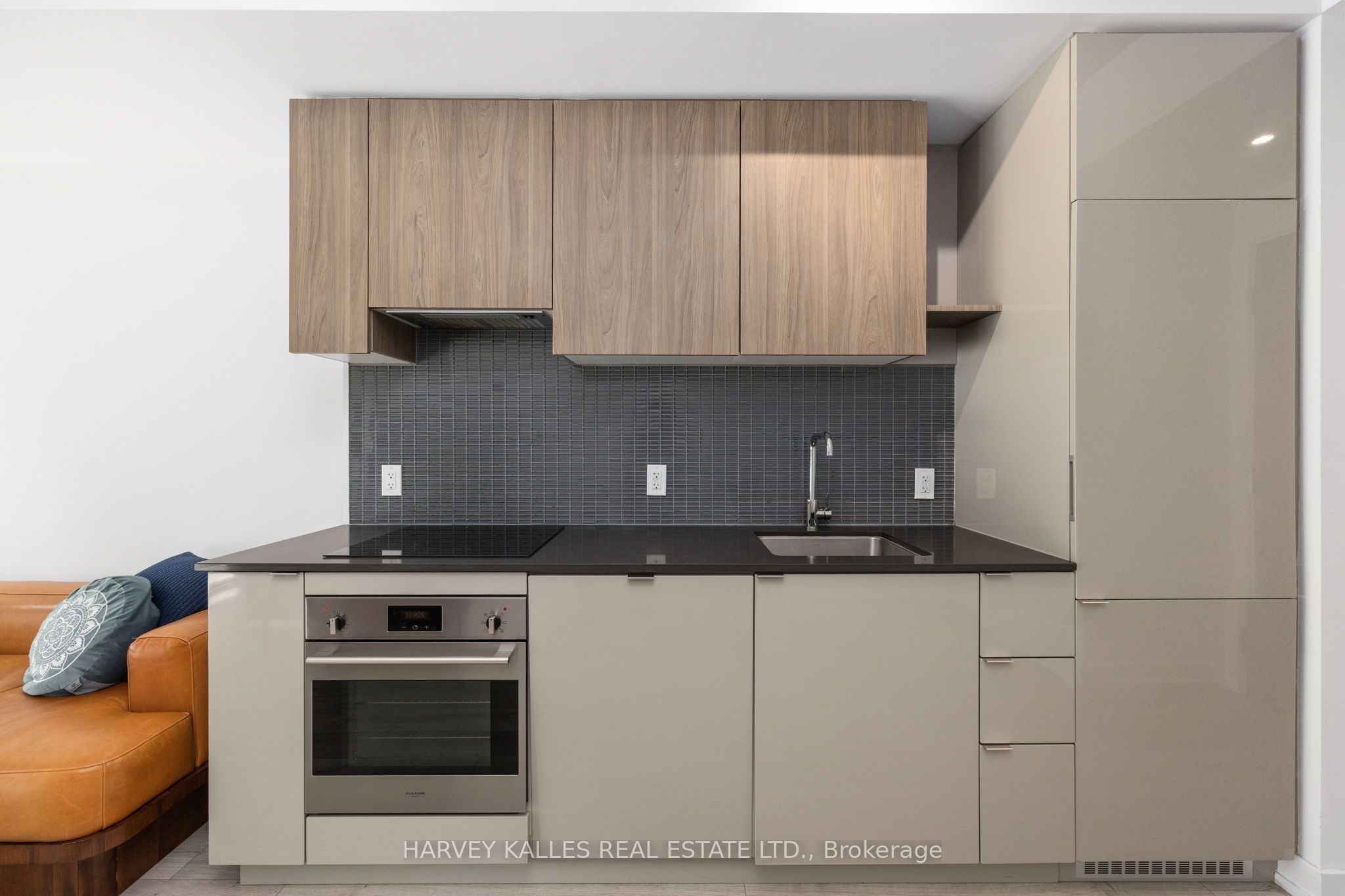 161 Roehampton Avenue 523, Toronto, ON M4P 0C8 photo 4