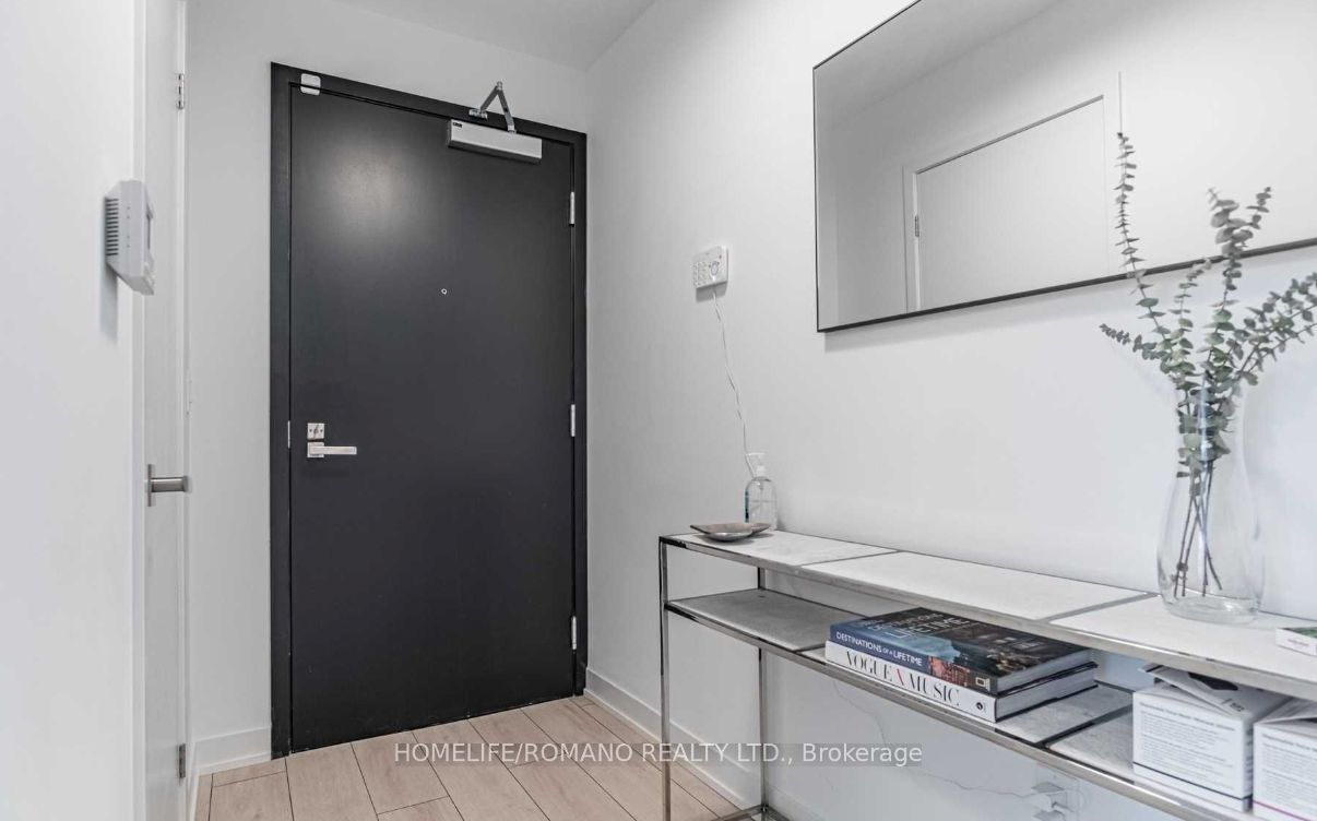 31 Tippett Road 840, Toronto, ON M3H 0C8 photo 3