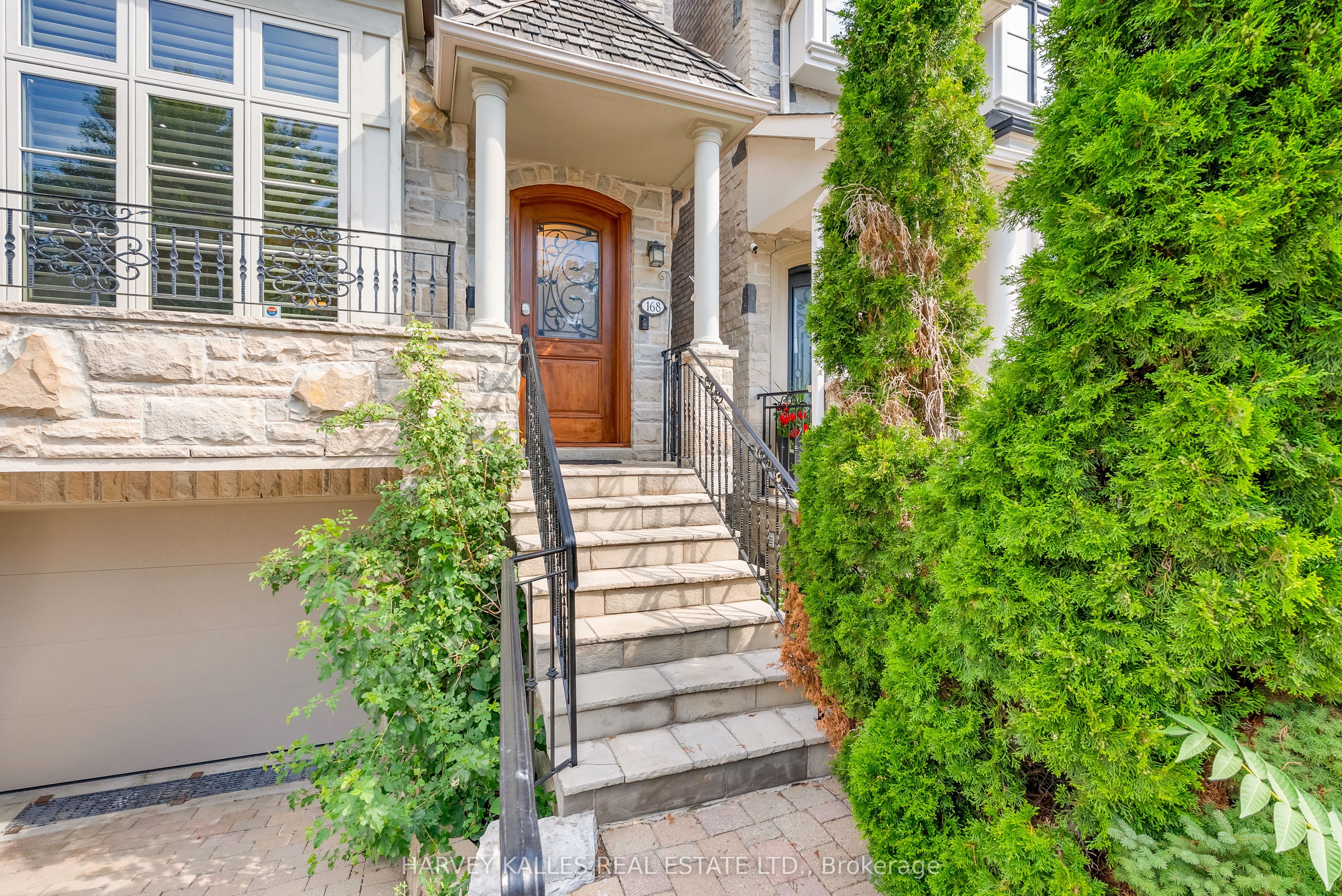 168 Roe Avenue, Toronto, ON M5M 2J2 photo 2