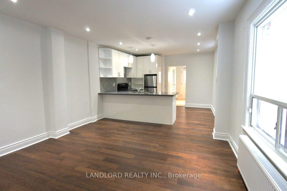 22 Rusholme Park Crescent Main, Toronto, ON M6J 2C9