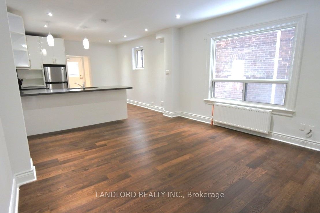 22 Rusholme Park Crescent Main, Toronto, ON M6J 2C9 photo 2