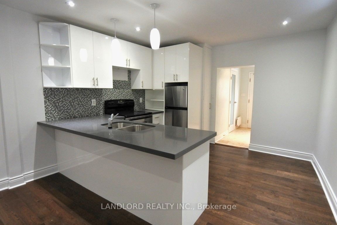 22 Rusholme Park Crescent Main, Toronto, ON M6J 2C9 photo 3