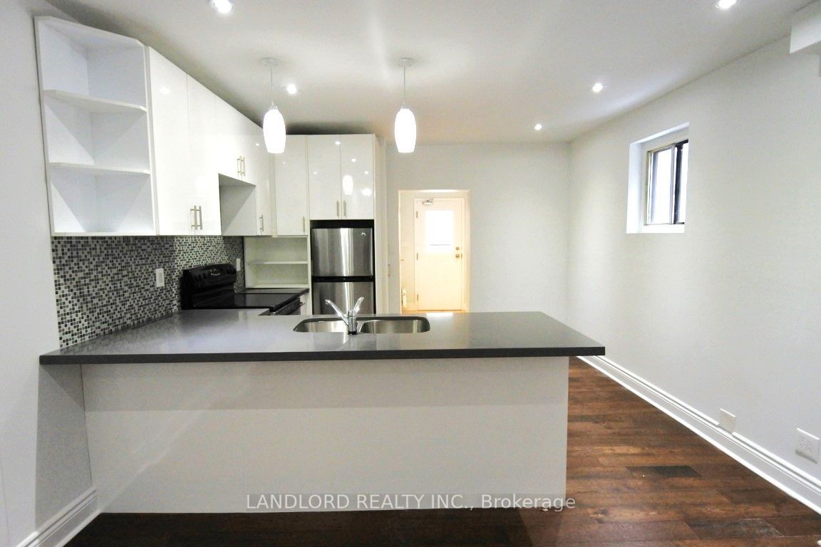 22 Rusholme Park Crescent Main, Toronto, ON M6J 2C9 photo 4