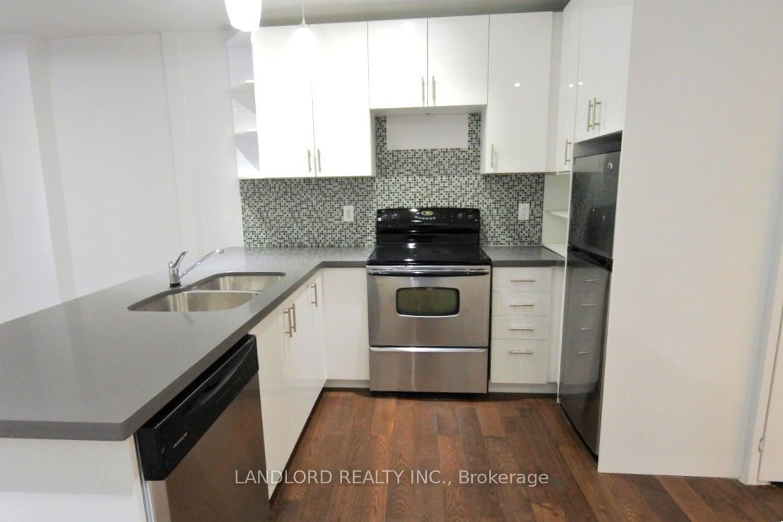 22 Rusholme Park Crescent Main, Toronto, ON M6J 2C9 photo 5