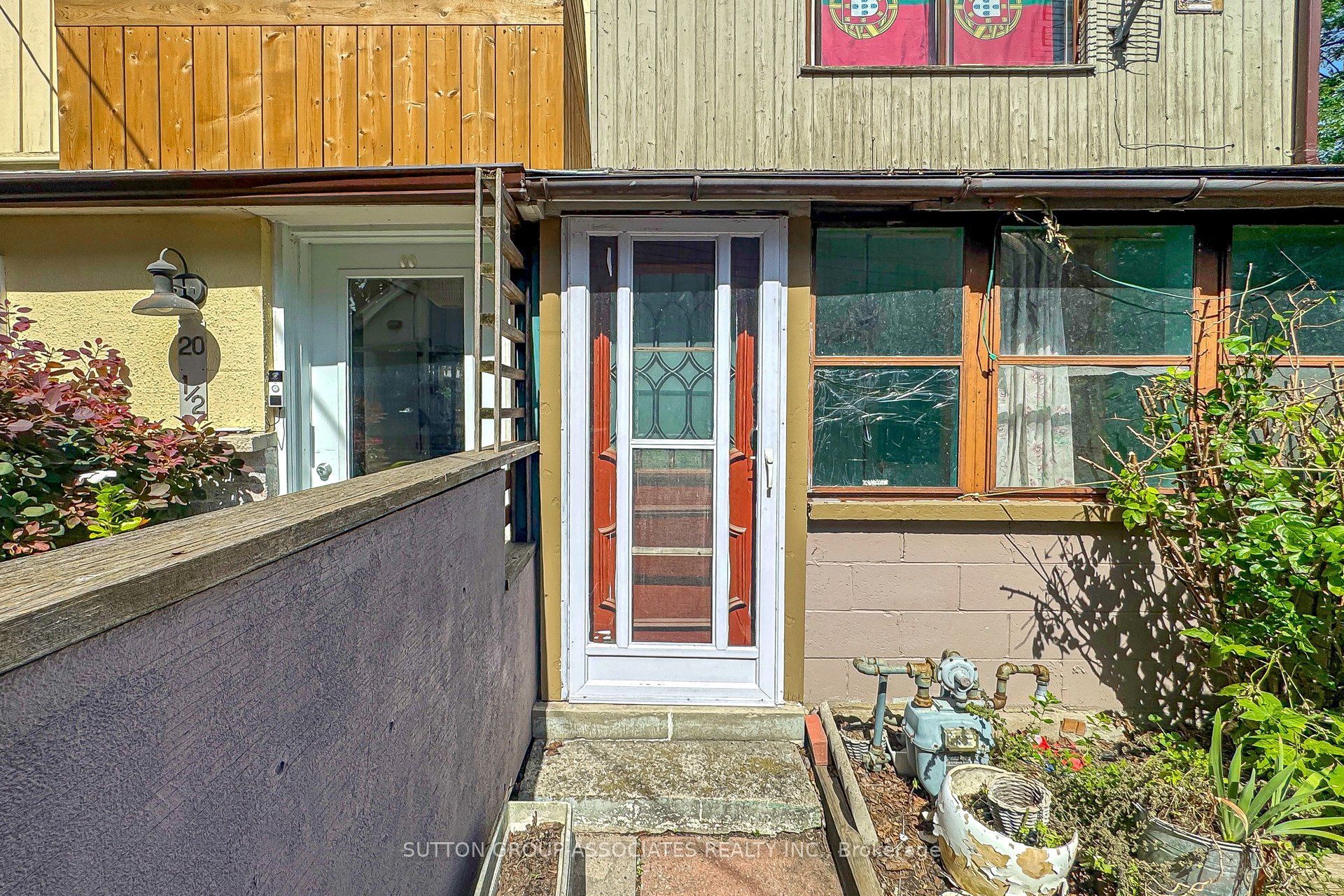18 1/2 Bellevue Avenue, Toronto, ON M5T 2N4 photo 4