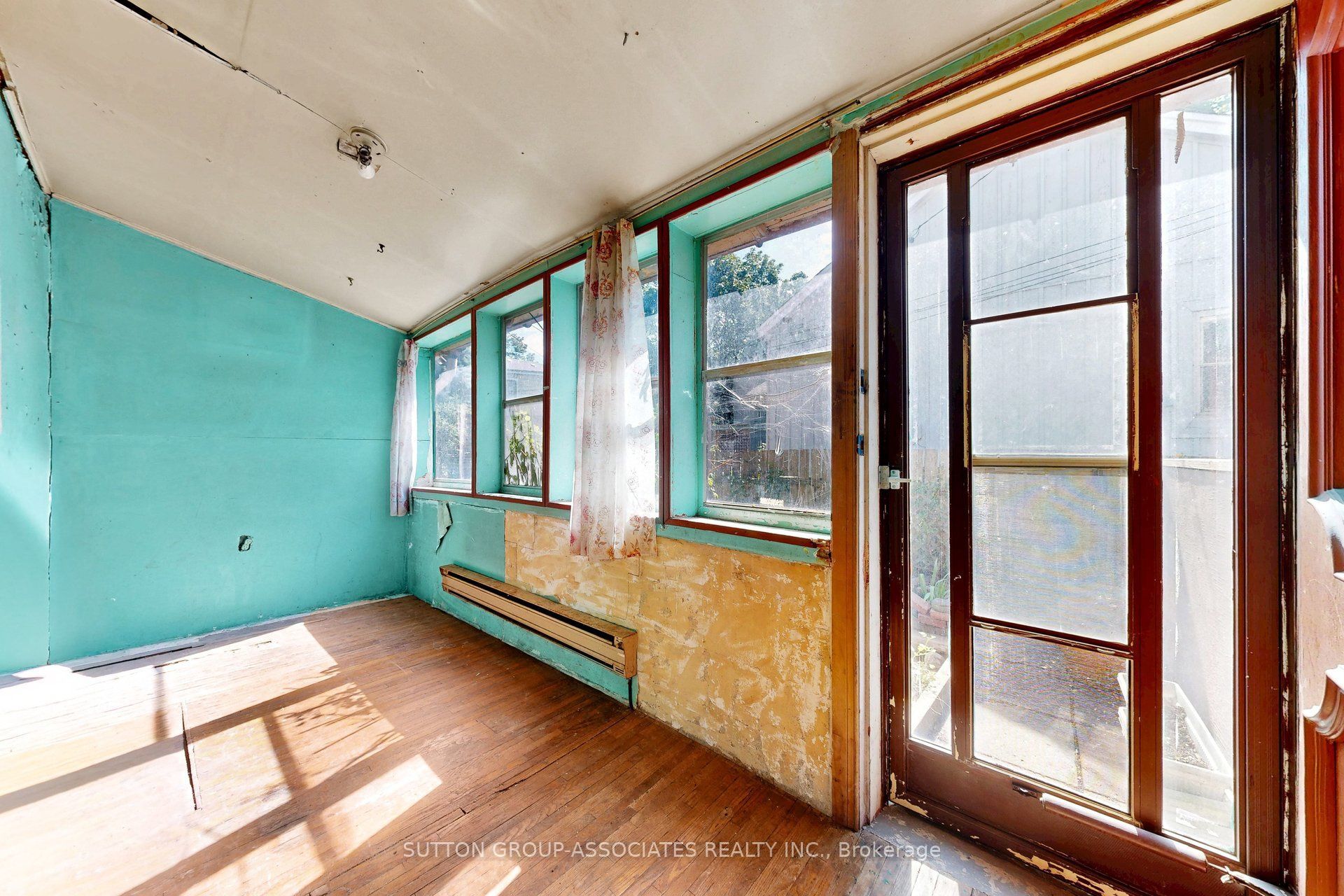 18 1/2 Bellevue Avenue, Toronto, ON M5T 2N4 photo 5