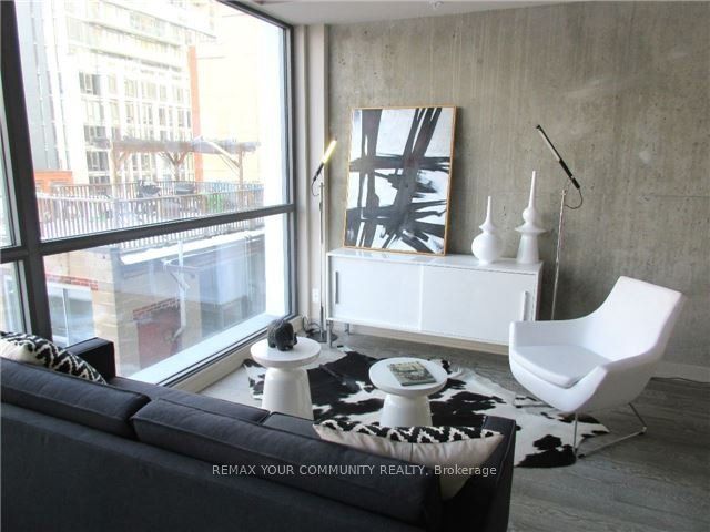 39 Brant Street 401, Toronto, ON M5V 2L9 photo 2