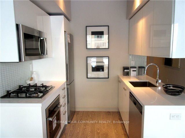 39 Brant Street 401, Toronto, ON M5V 2L9 photo 4