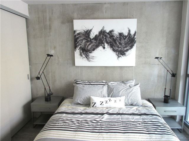 39 Brant Street 401, Toronto, ON M5V 2L9 photo 5