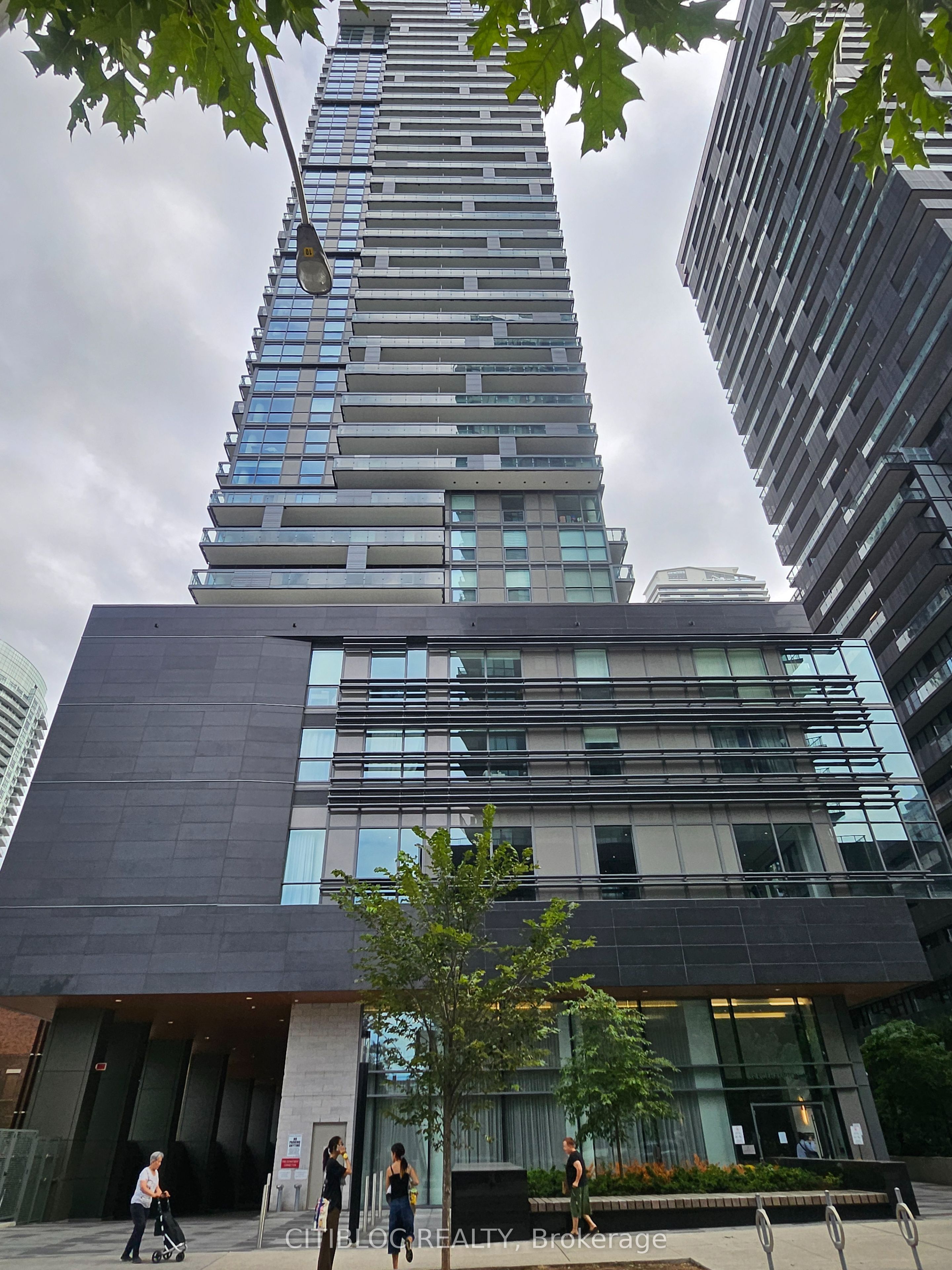 39 Roehampton Avenue 601, Toronto, ON M4P 0G1