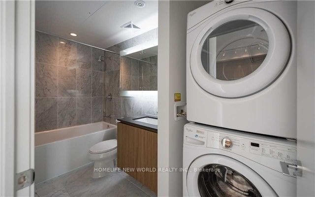 70 Queens Wharf Road 1515, Toronto, ON M5V 0J2 photo 4