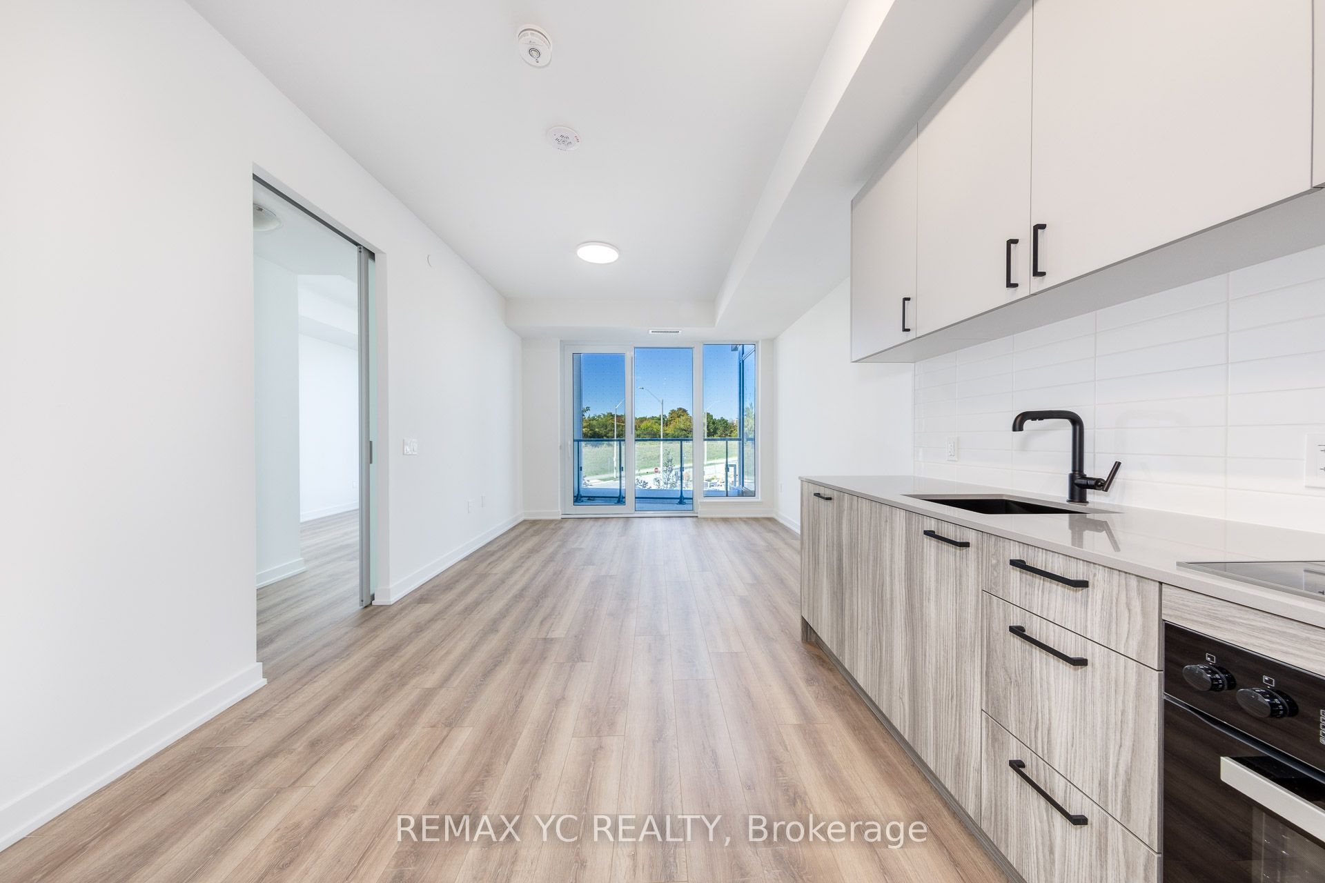 1 Kyle Lowry Road 213, Toronto, ON M3C 0S6 photo 2