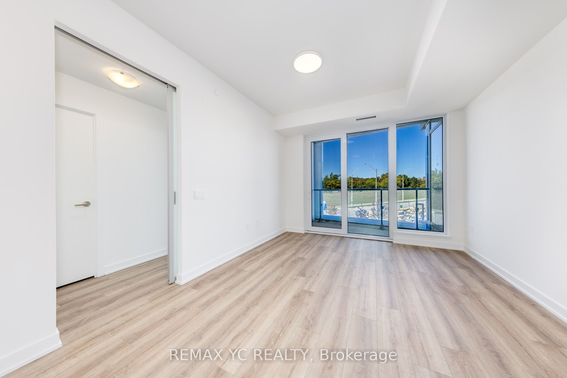 1 Kyle Lowry Road 213, Toronto, ON M3C 0S6 photo 4