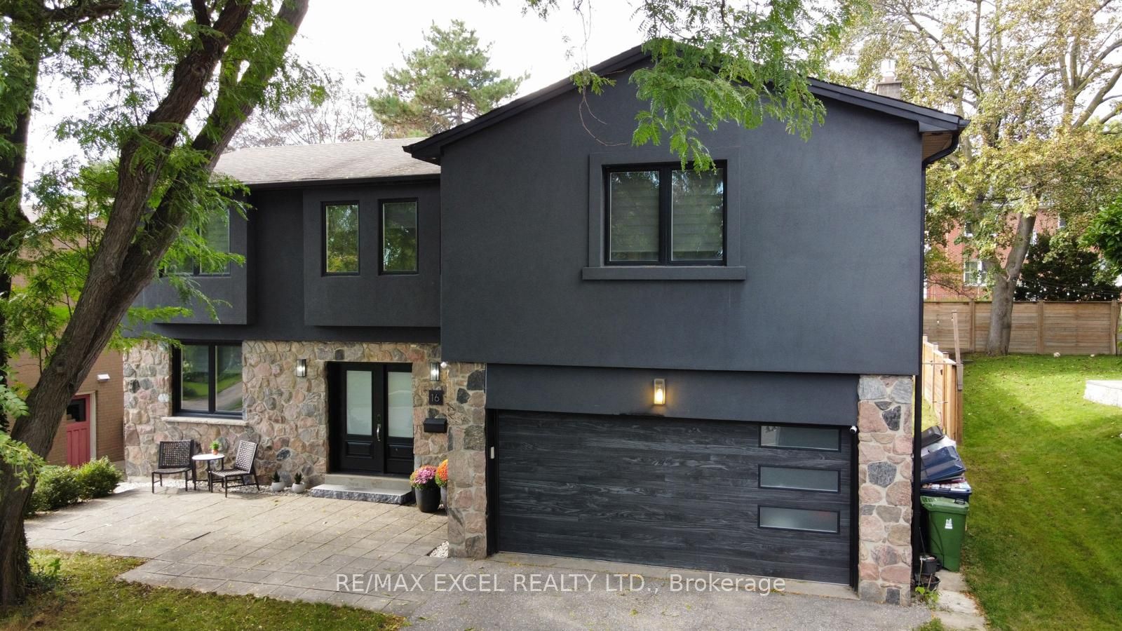 16 Aldenham Crescent, Toronto, ON M3A 1S2