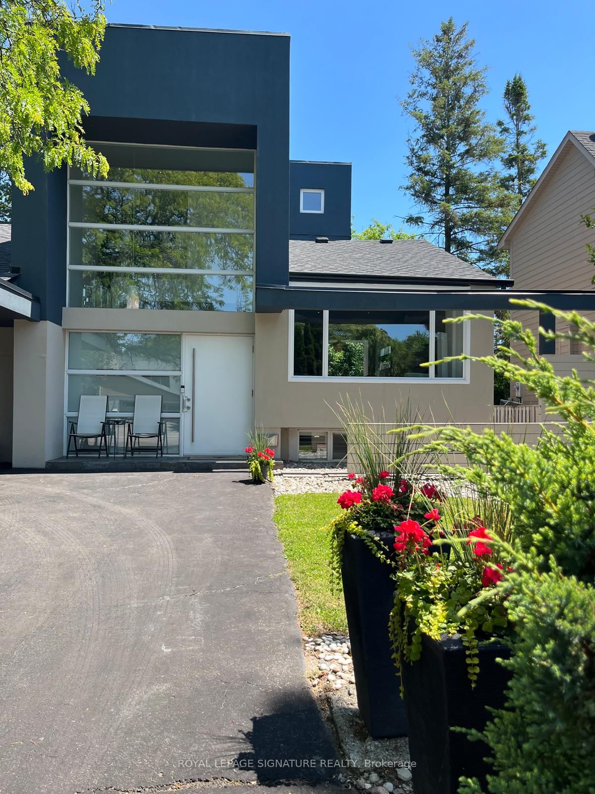 90 Berkinshaw Crescent, Toronto, ON M3B 2T2 photo 2