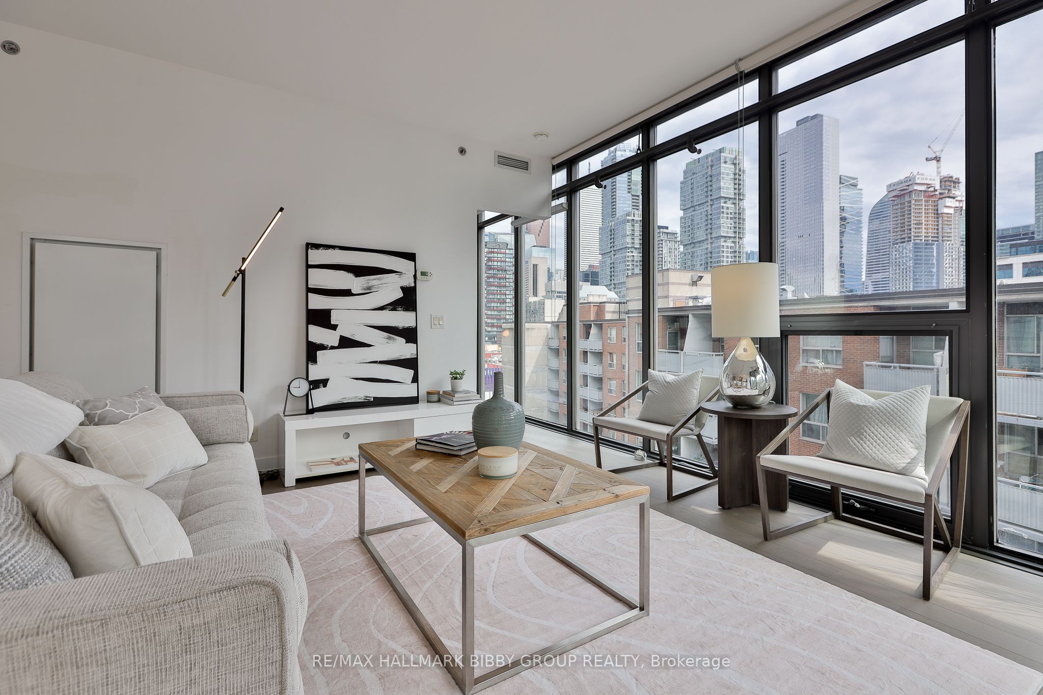 15 Beverley Street 710, Toronto, ON M5T 1X8