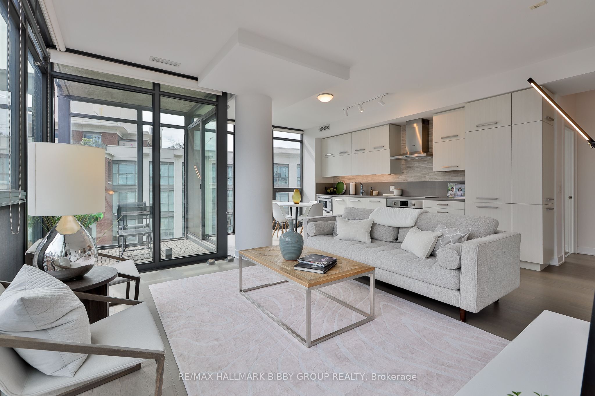 15 Beverley Street 710, Toronto, ON M5T 1X8 photo 2