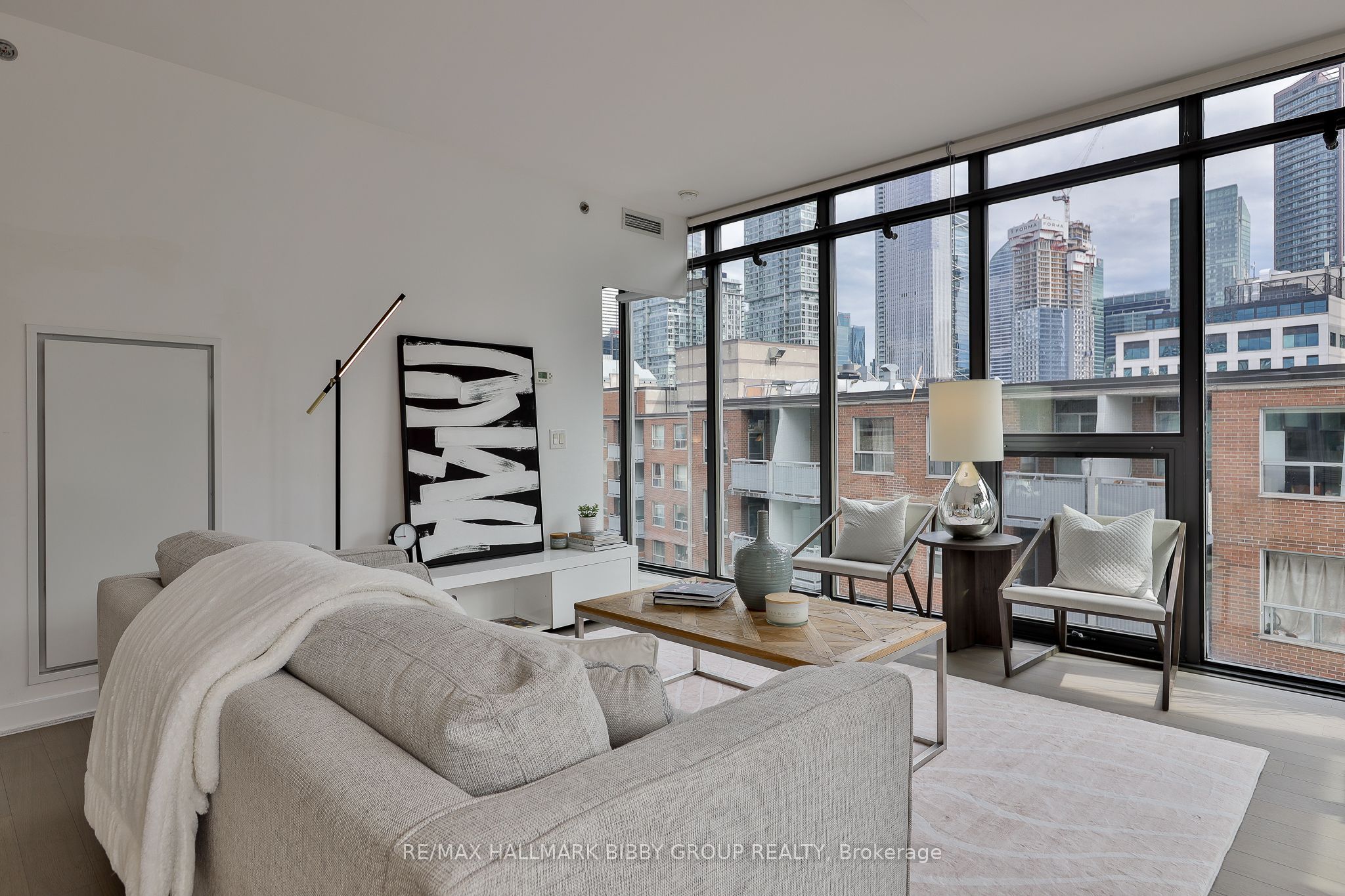 15 Beverley Street 710, Toronto, ON M5T 1X8 photo 4