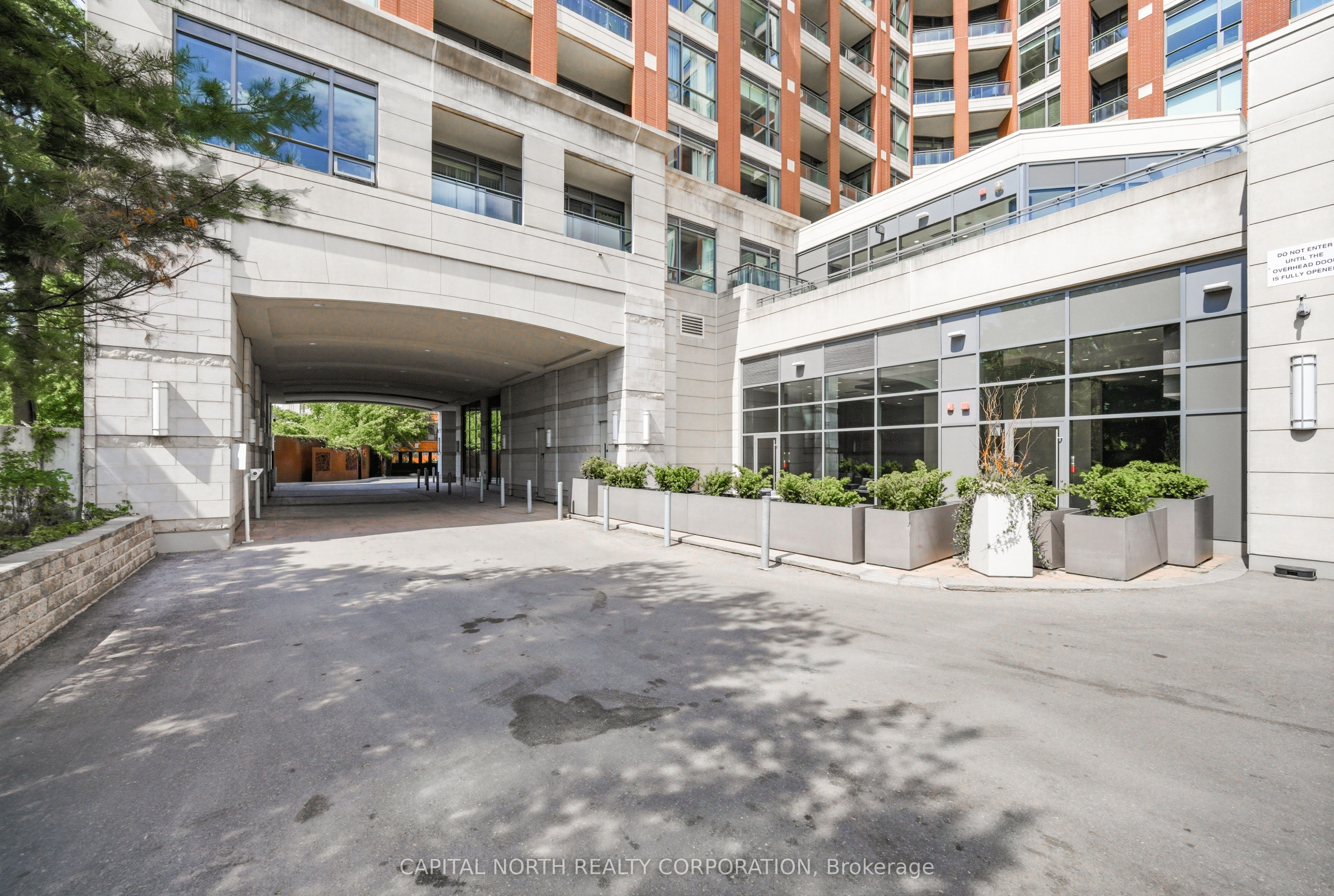 23 Glebe Road W 804, Toronto, ON M5P 0A1 photo 2