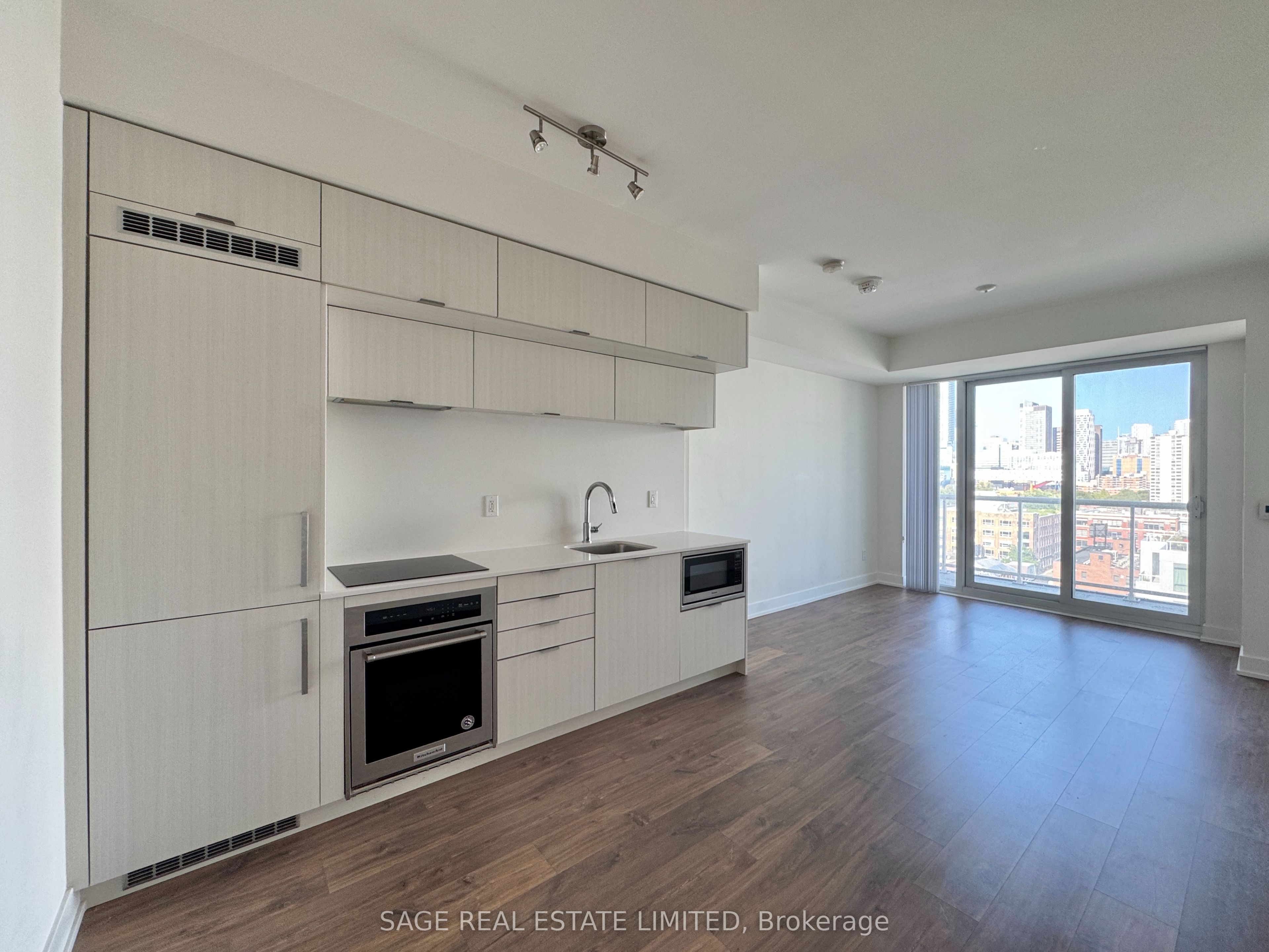 80 Vanauley Street 1111, Toronto, ON M5T 0C9