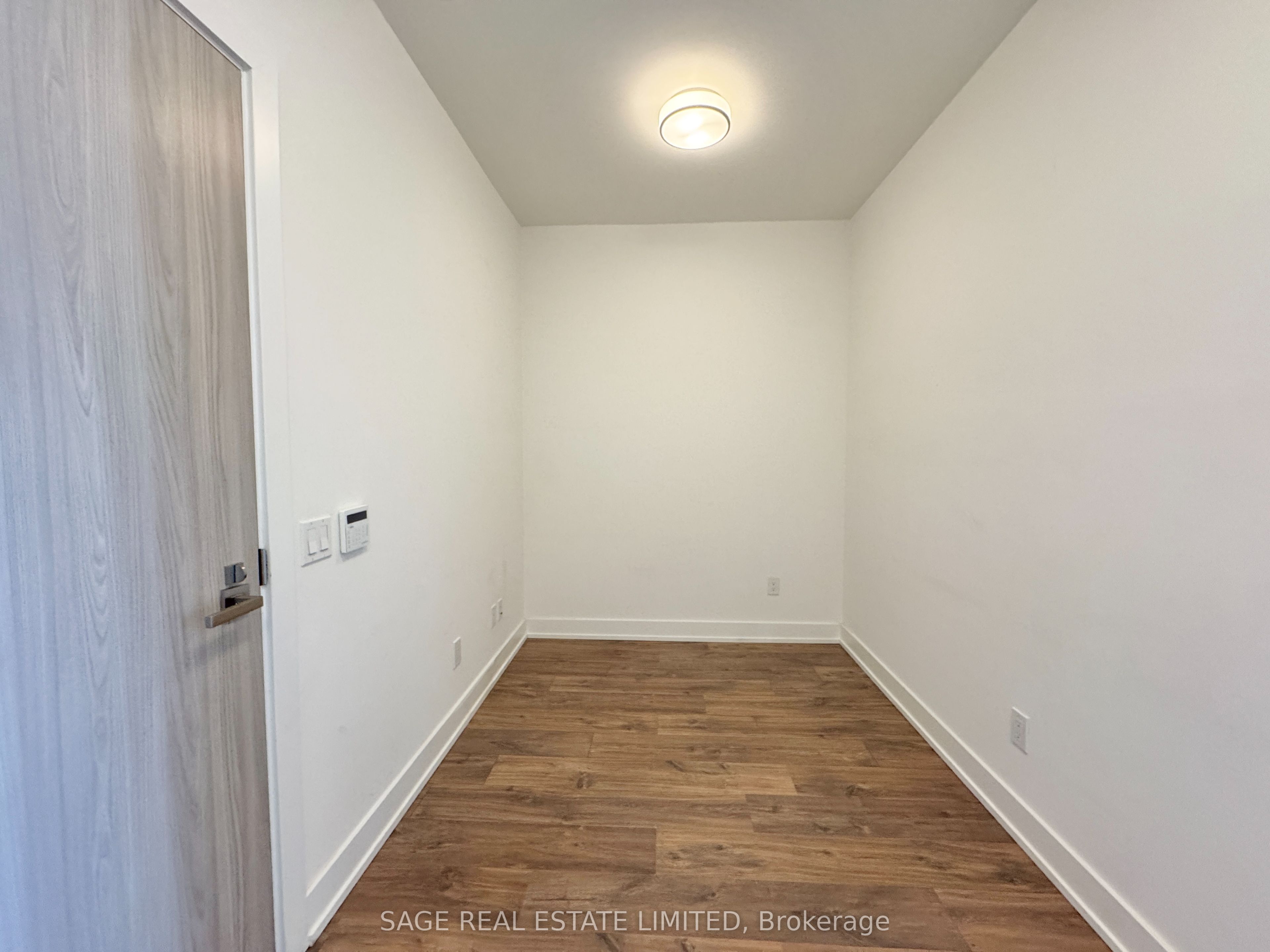 80 Vanauley Street 1111, Toronto, ON M5T 0C9 photo 2