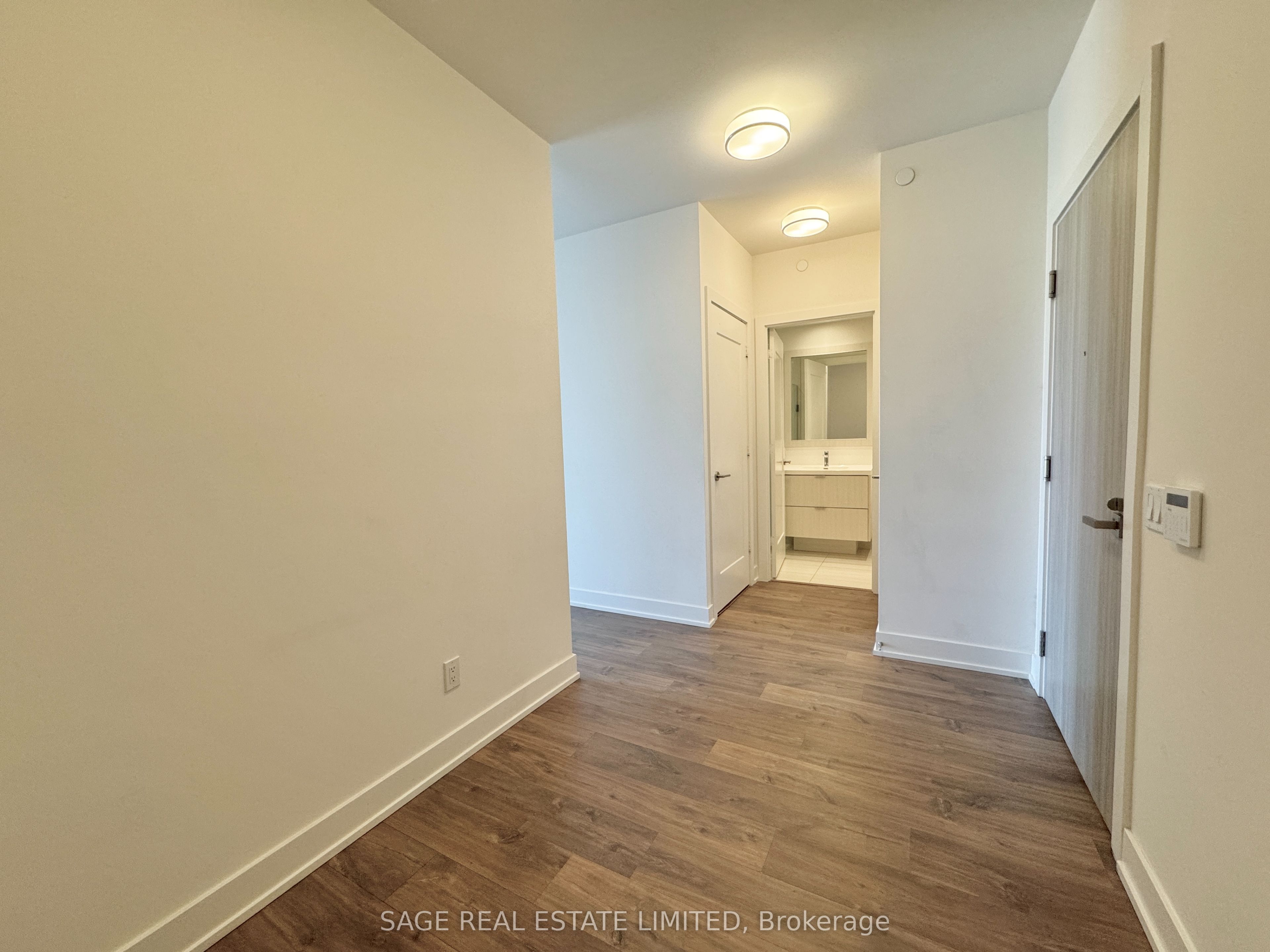 80 Vanauley Street 1111, Toronto, ON M5T 0C9 photo 3