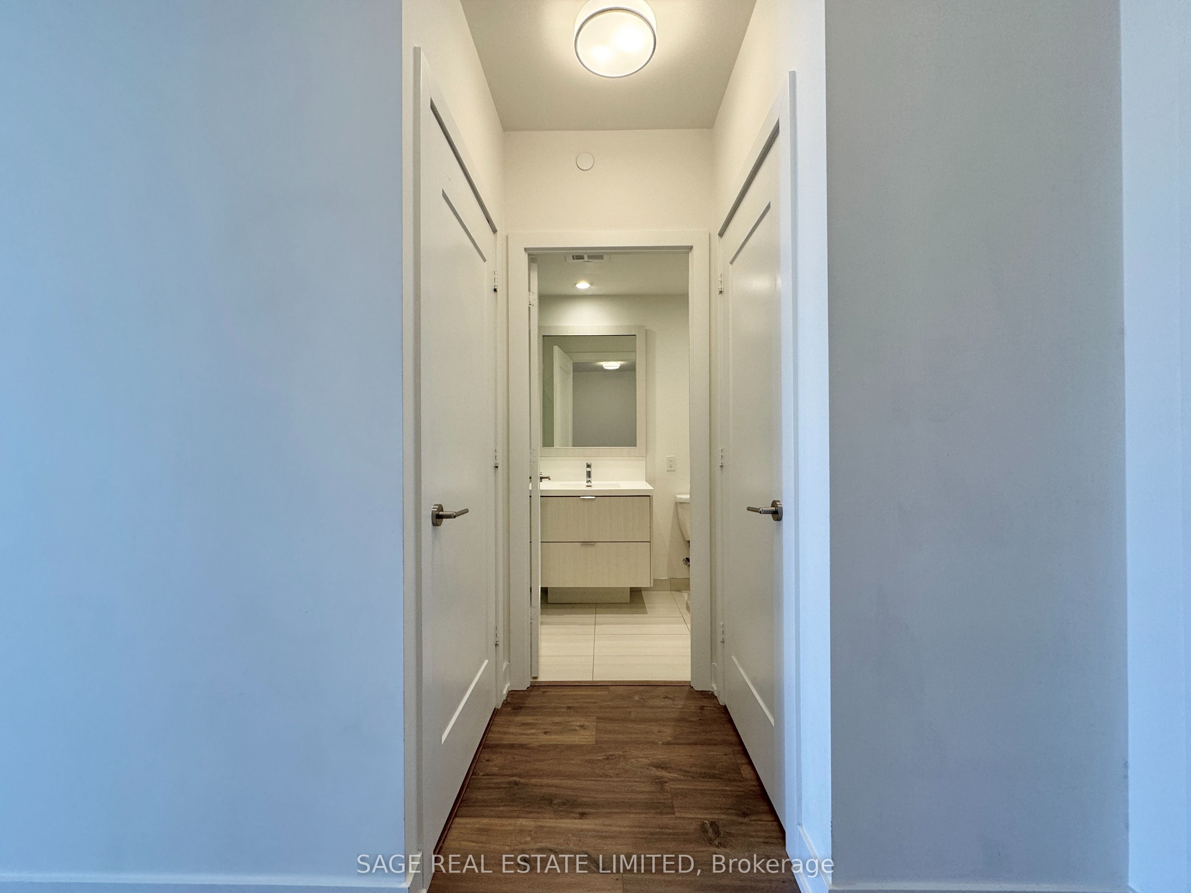80 Vanauley Street 1111, Toronto, ON M5T 0C9 photo 4
