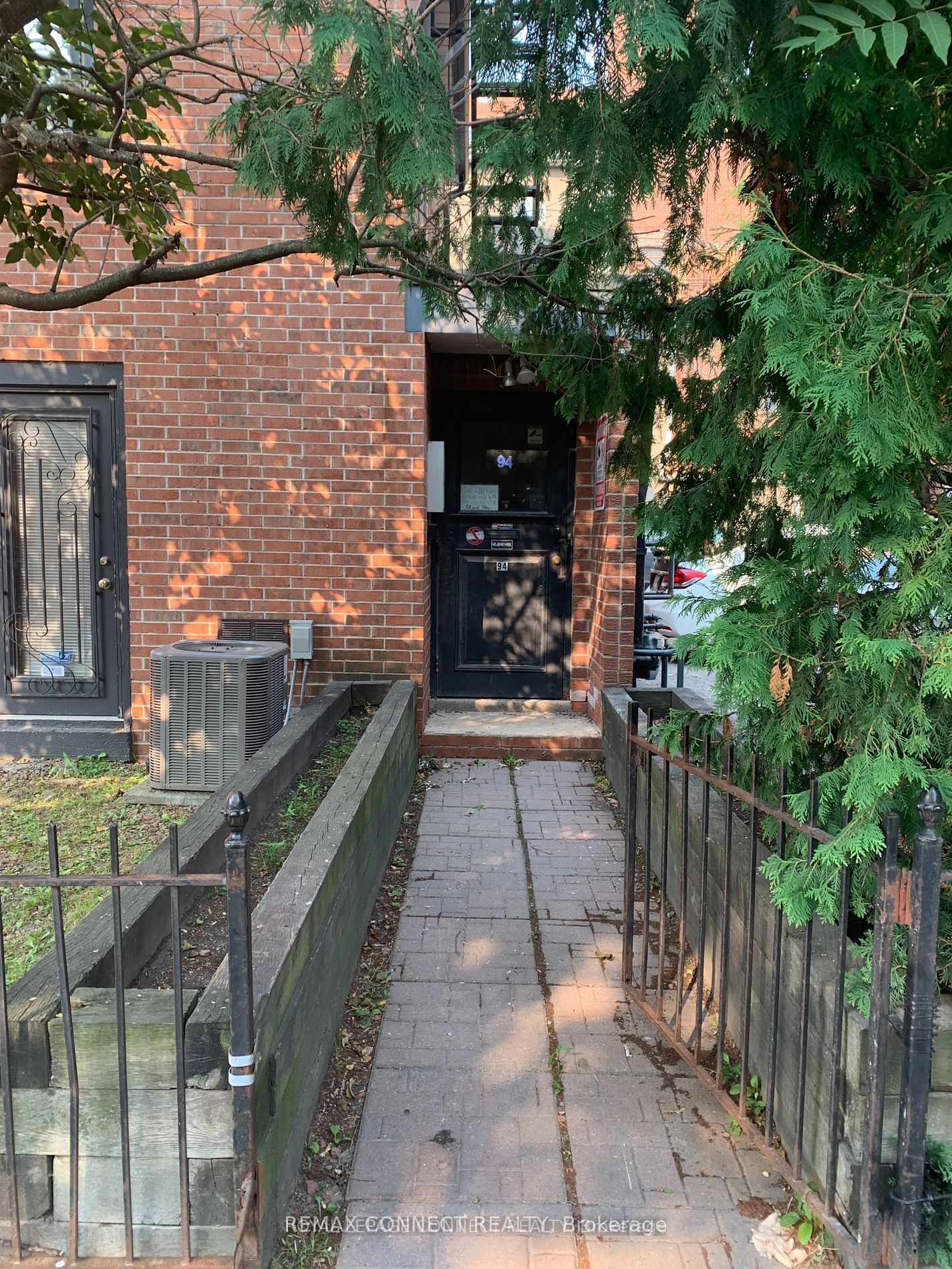94 sackville Street A, Toronto, ON M5A 3E7 photo 2