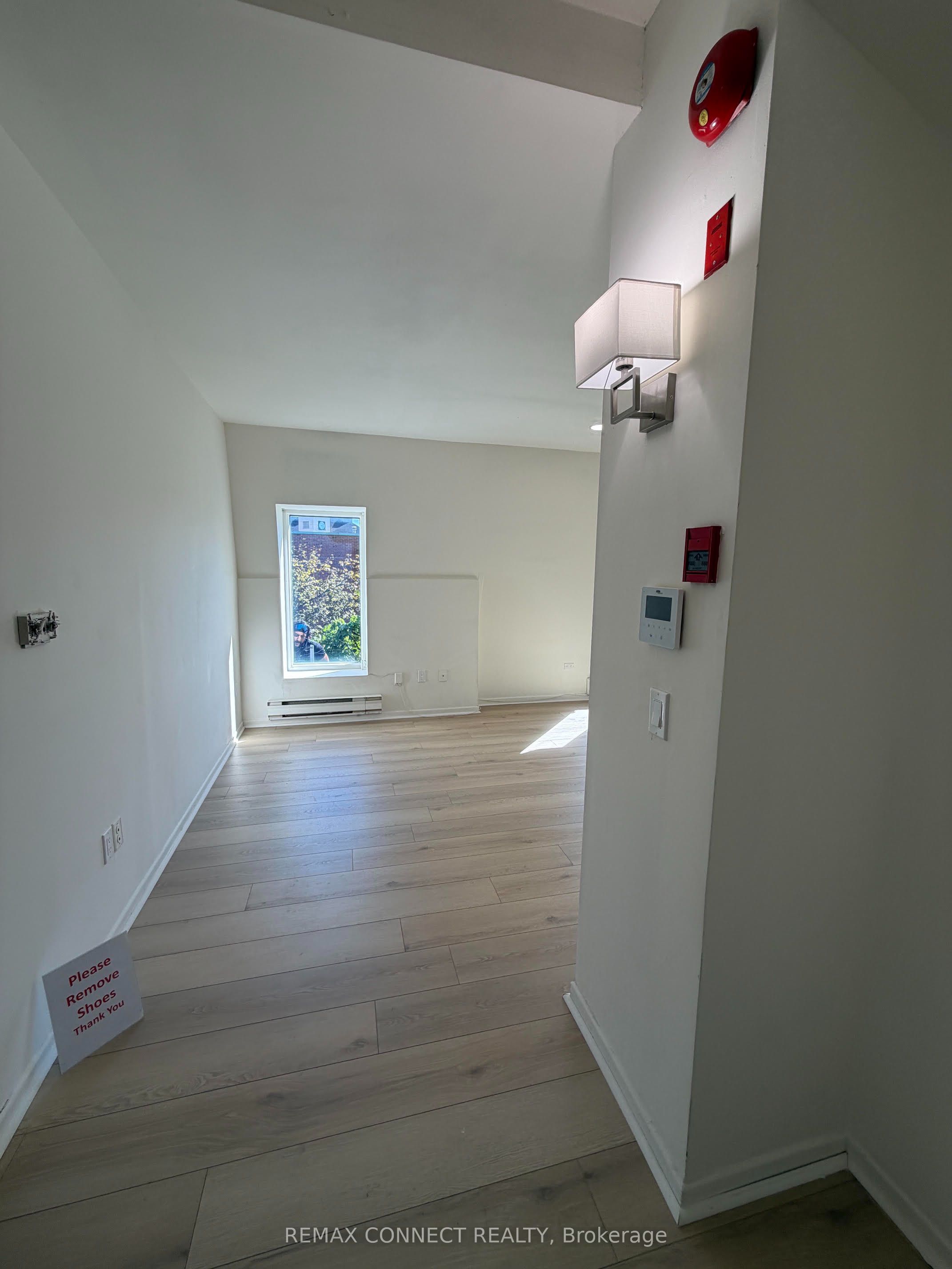 94 sackville Street A, Toronto, ON M5A 3E7 photo 3