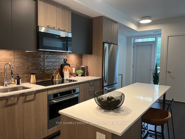 10 Oak Street 103, Toronto, ON M5A 0Z1 photo 4